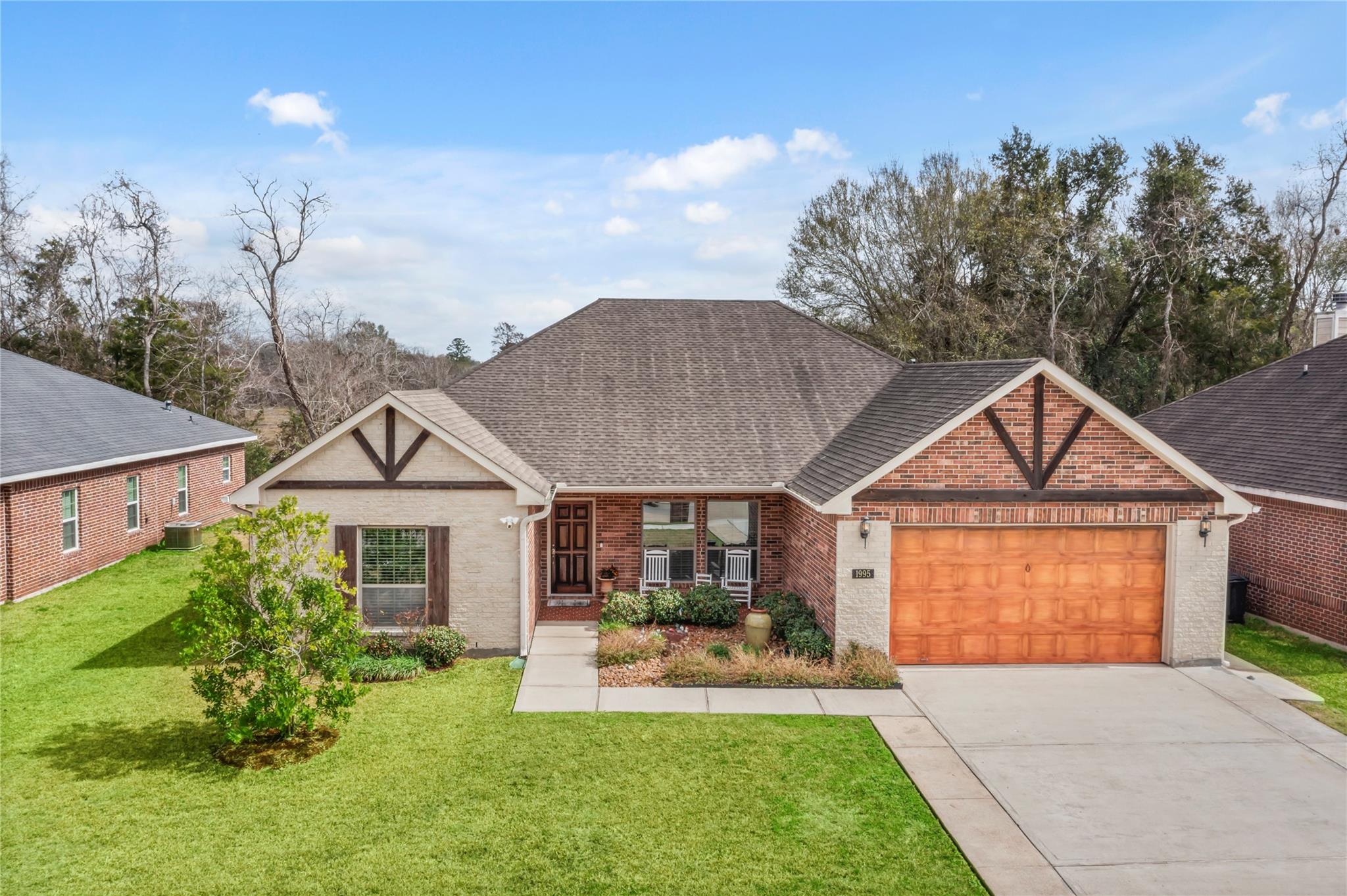 1995 Brentwood Dr, Alvin, TX 77511