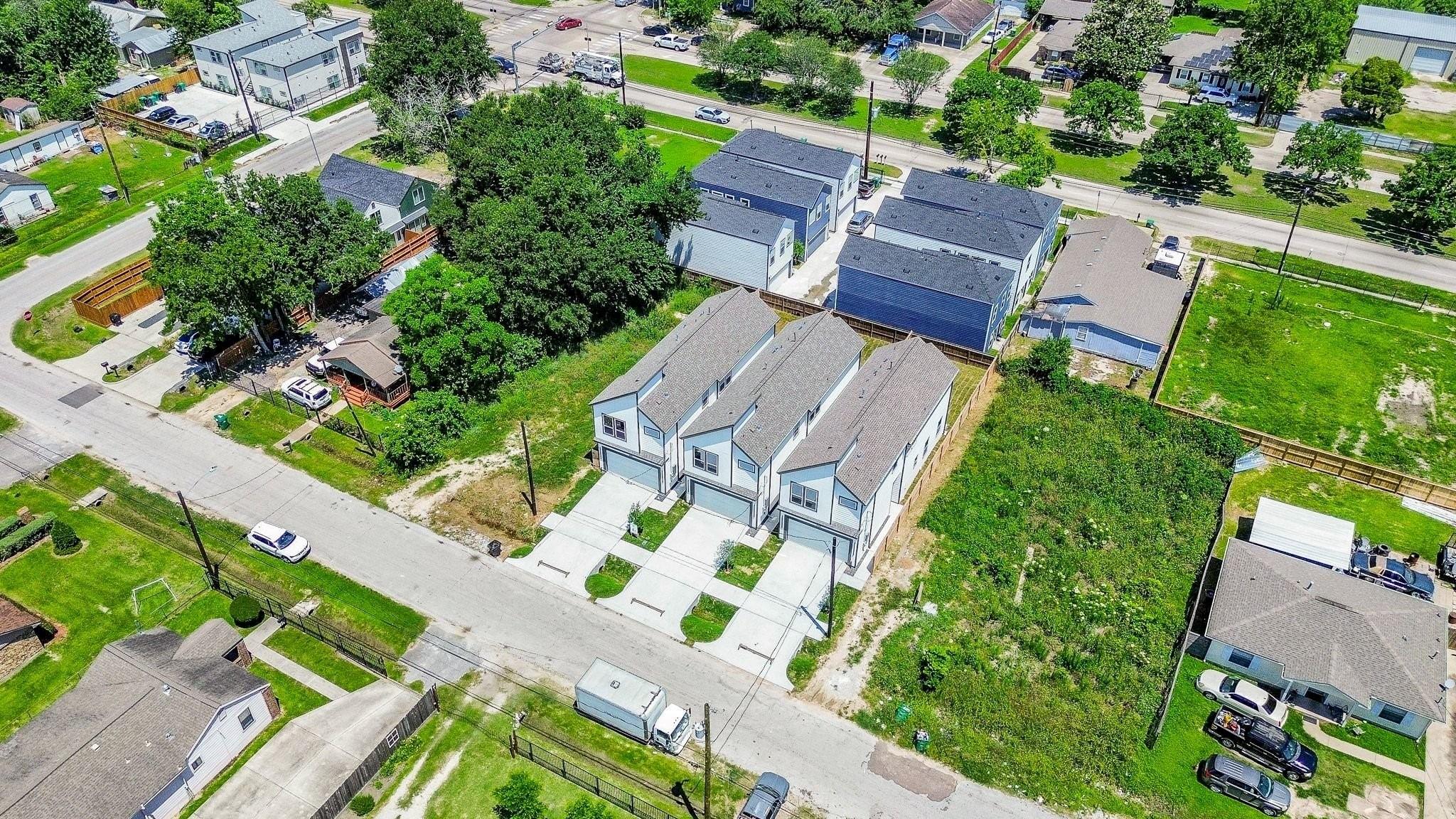 846 Lucky St, Houston, TX 77088 photo