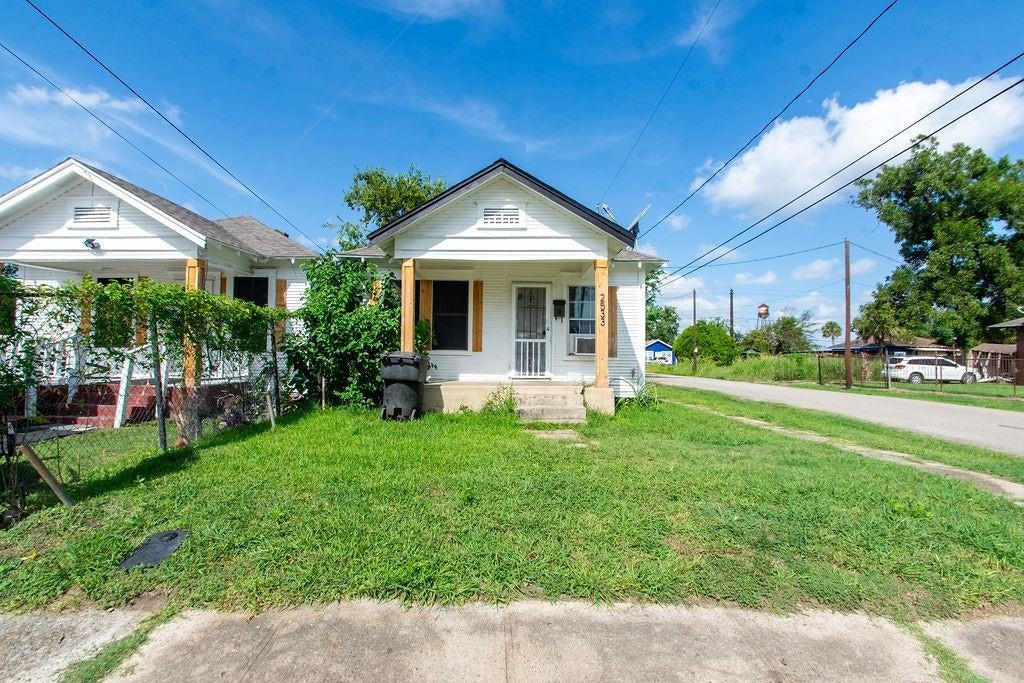 2531 Jones St, Houston, TX 77026 photo