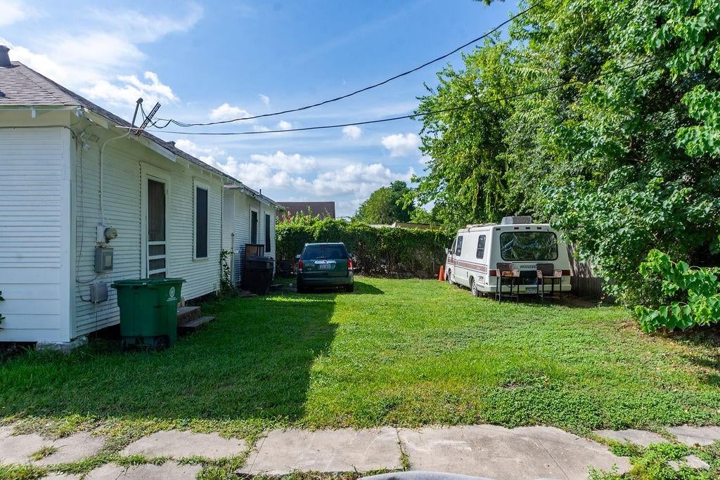 2531 Jones St, Houston, TX 77026 photo