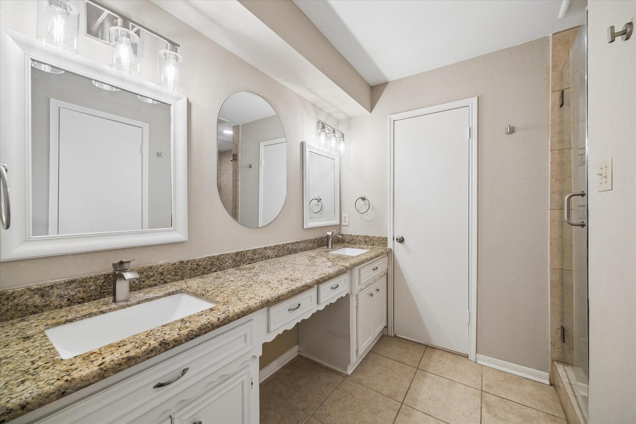 6226 Bankside Dr, Houston, TX 77096 photo