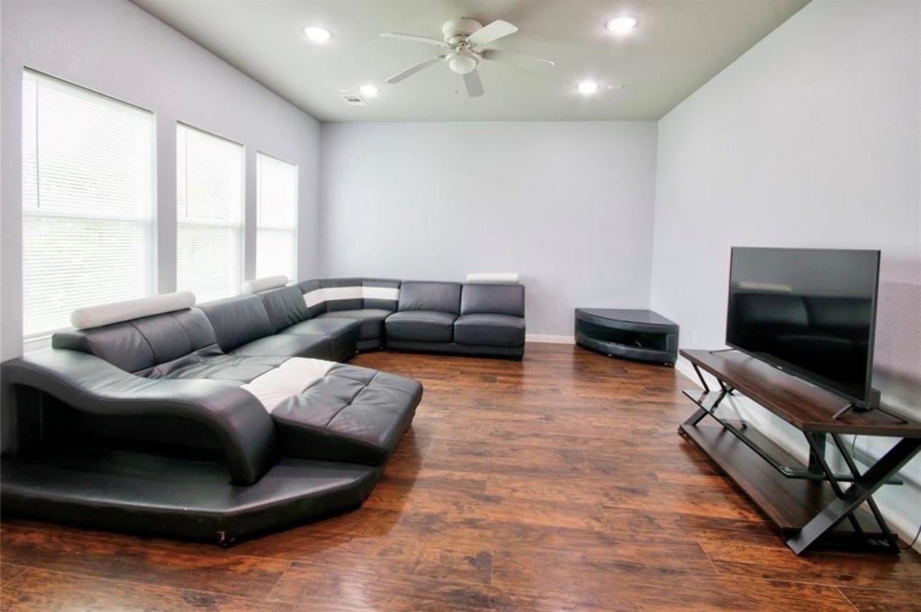 3510 Oleander Ave, Texas City, TX 77590 photo