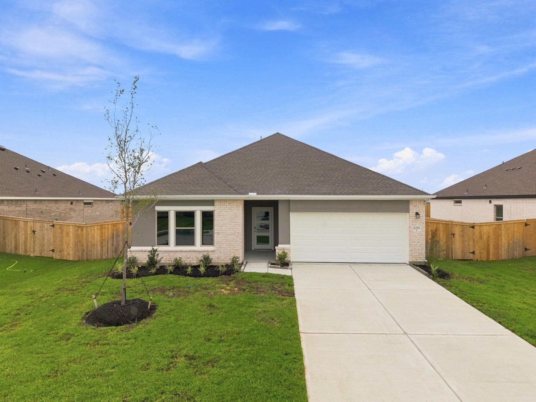 6719 Pebble Bluff Ct, Cove, TX 77523 photo