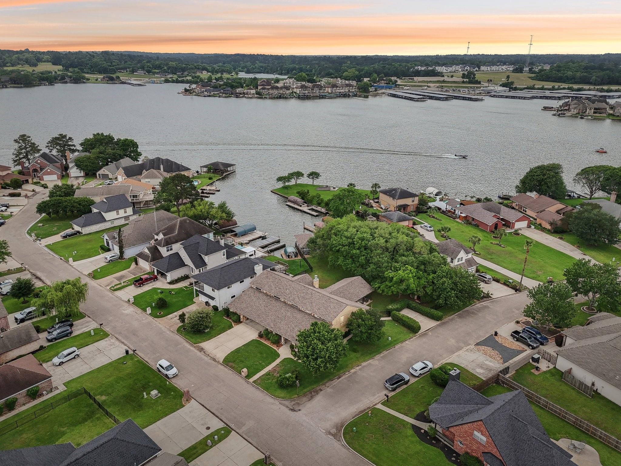 9243 Deepwater Dr, Montgomery, TX 77356