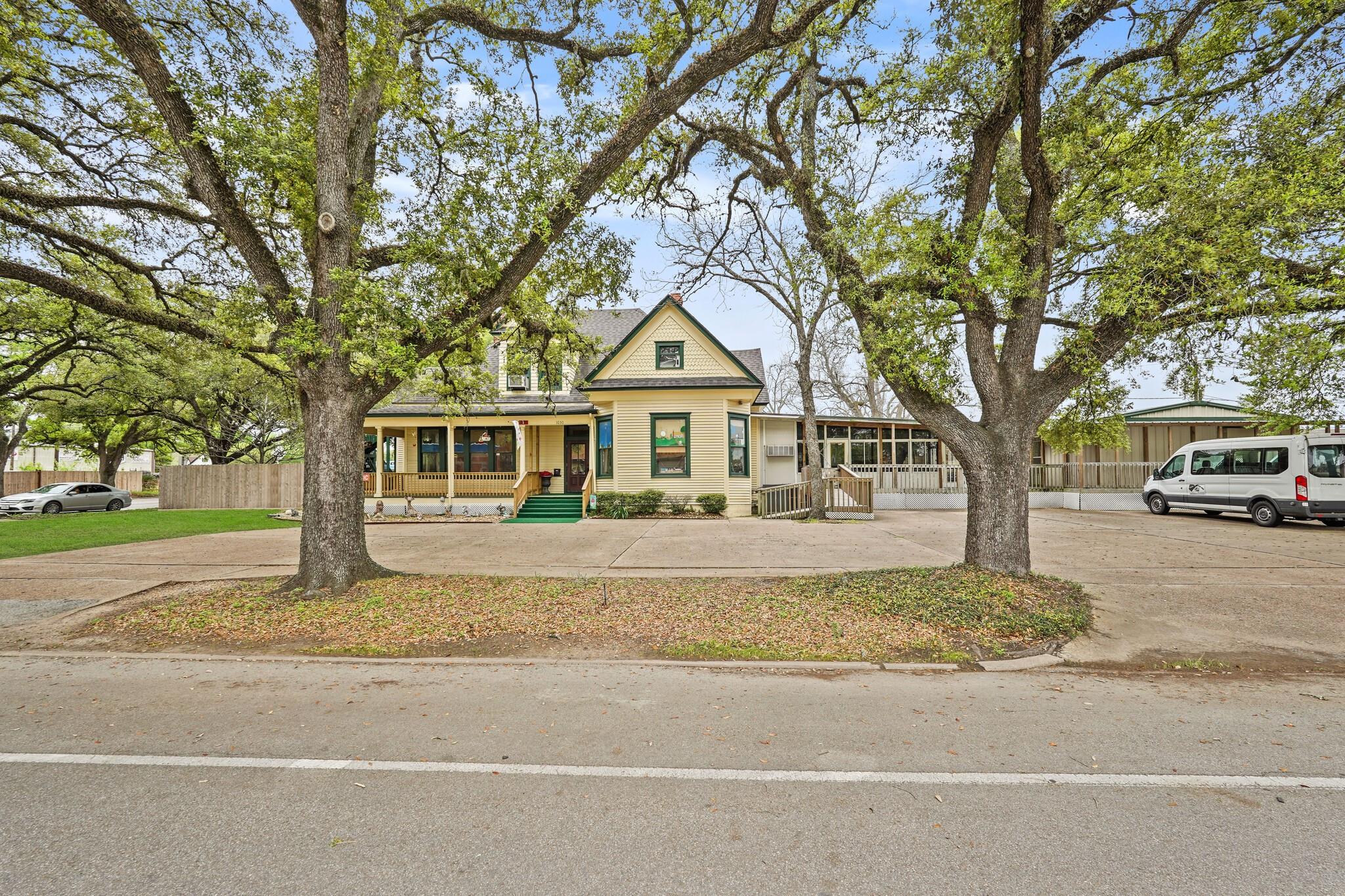 1030 4 St, Rosenberg, TX 77471