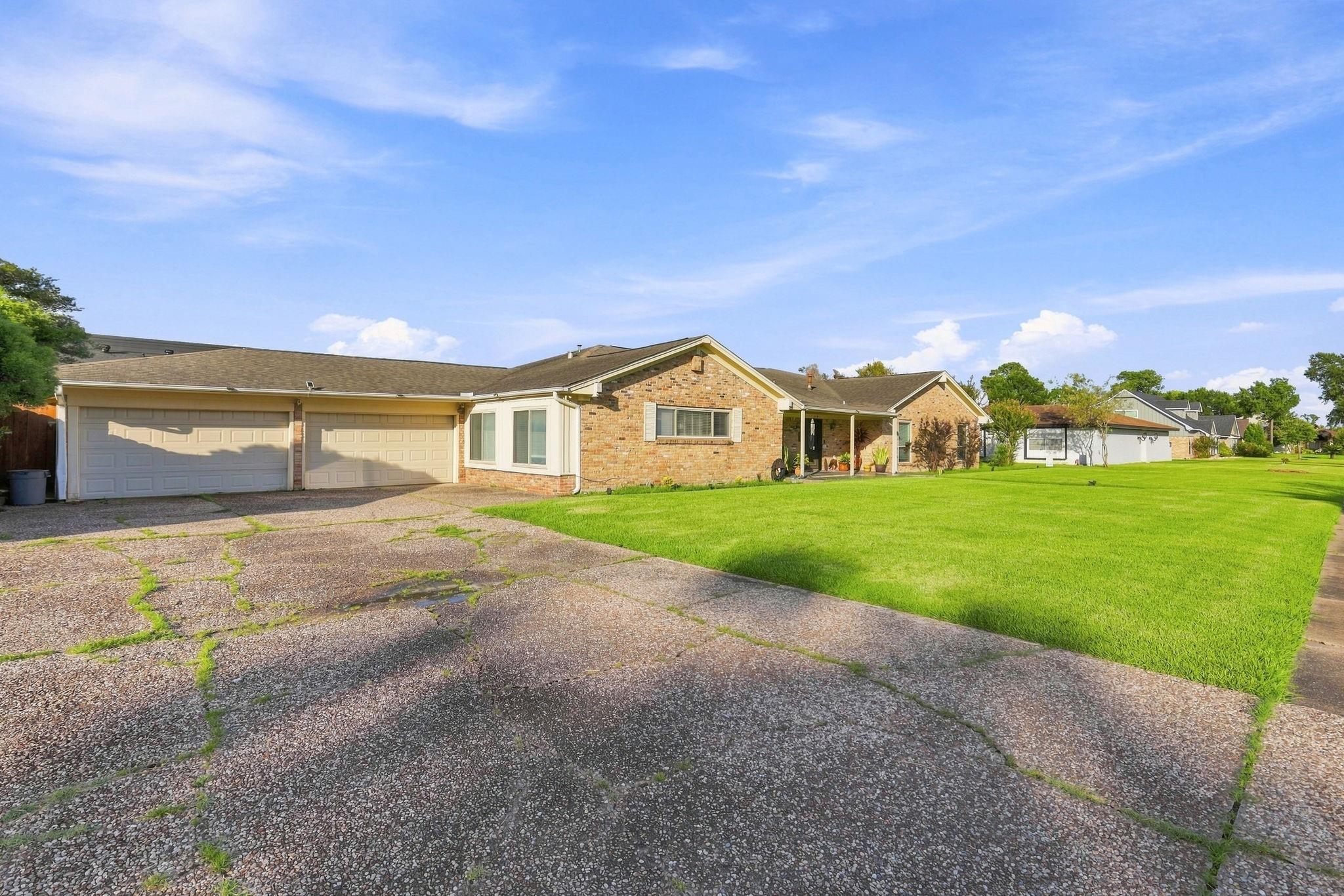 315 Stonehenge Ln, Houston, TX 77015 photo