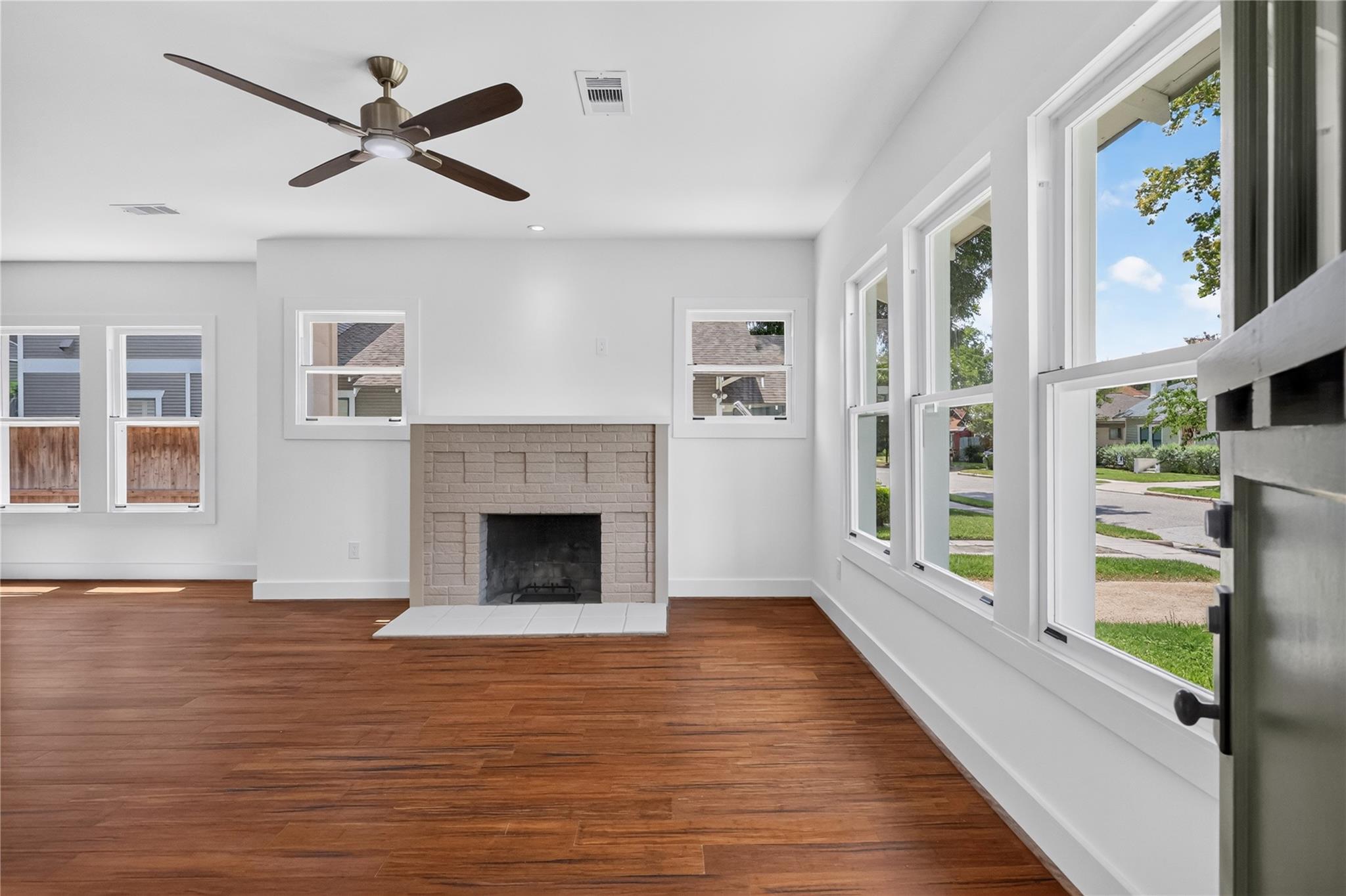 716 W Cottage St, Houston, TX 77009 photo