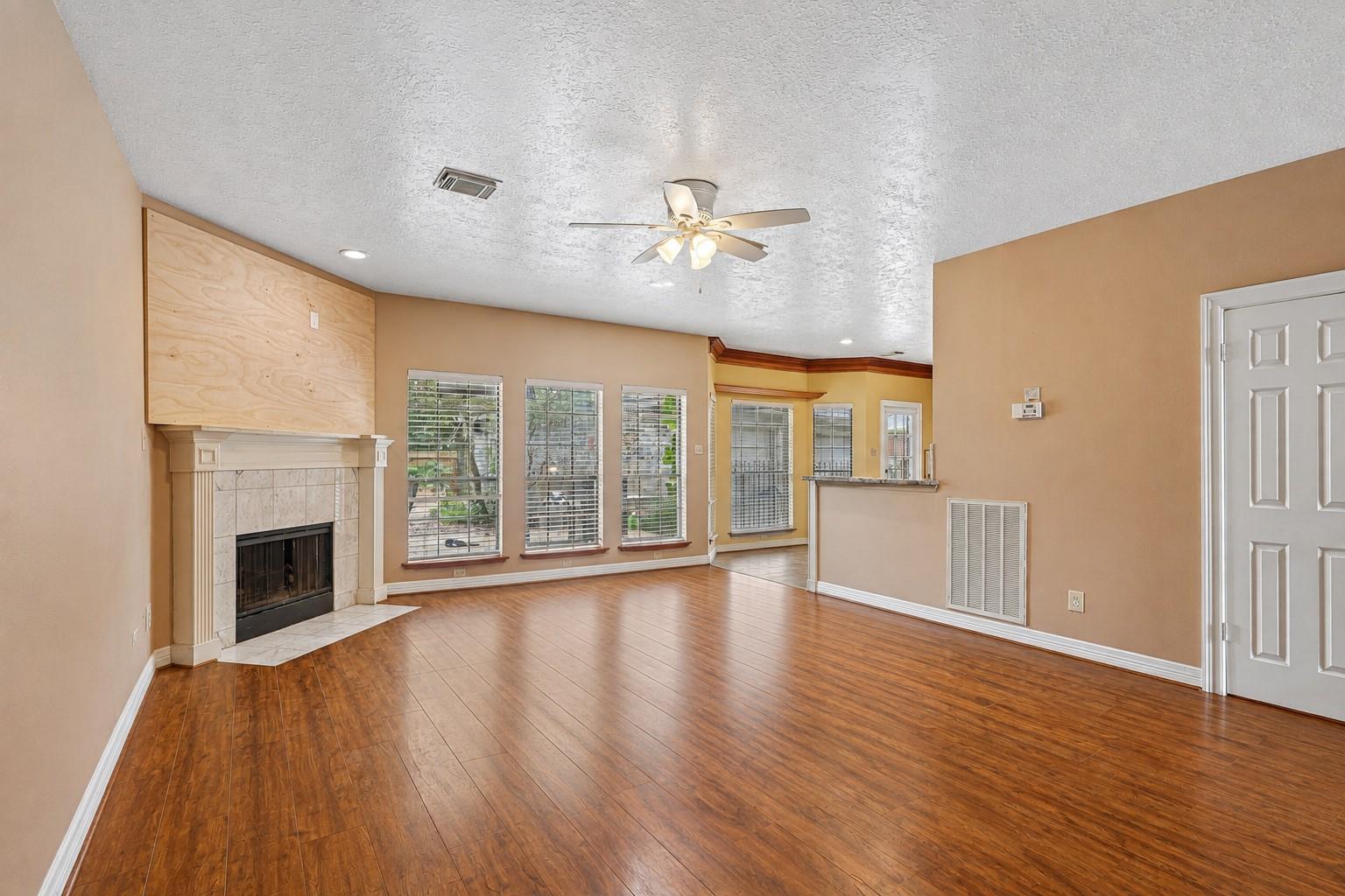 907 Remington Ct, Friendswood, TX 77546 photo