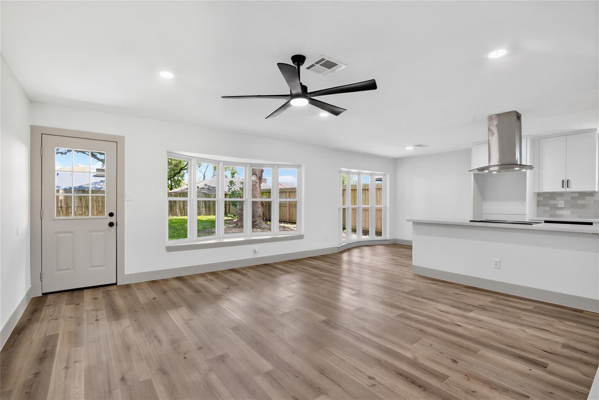 926 Buoy Rd, Houston, TX 77062 photo