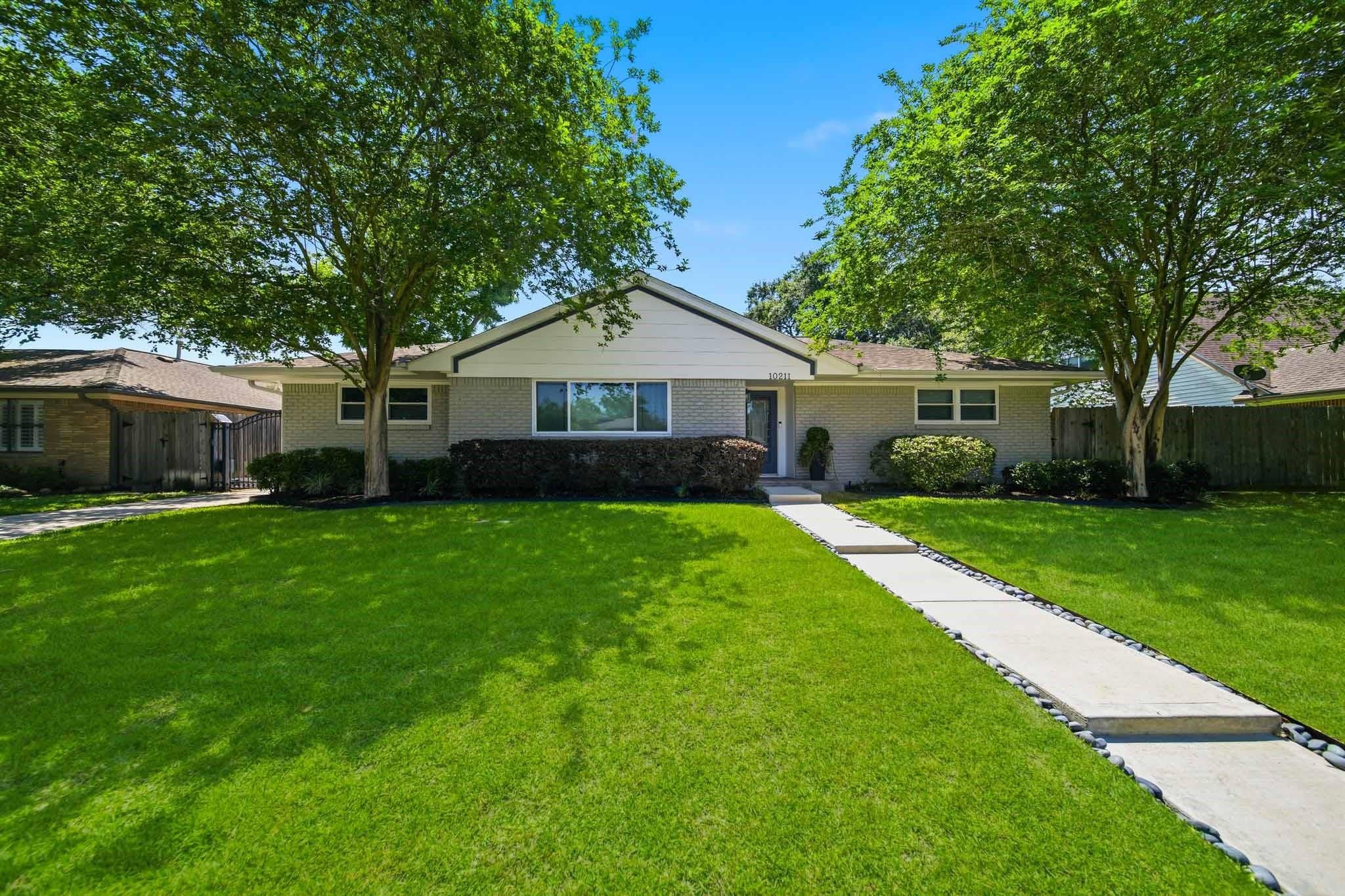 10211 Cliffwood Dr, Houston, TX 77035