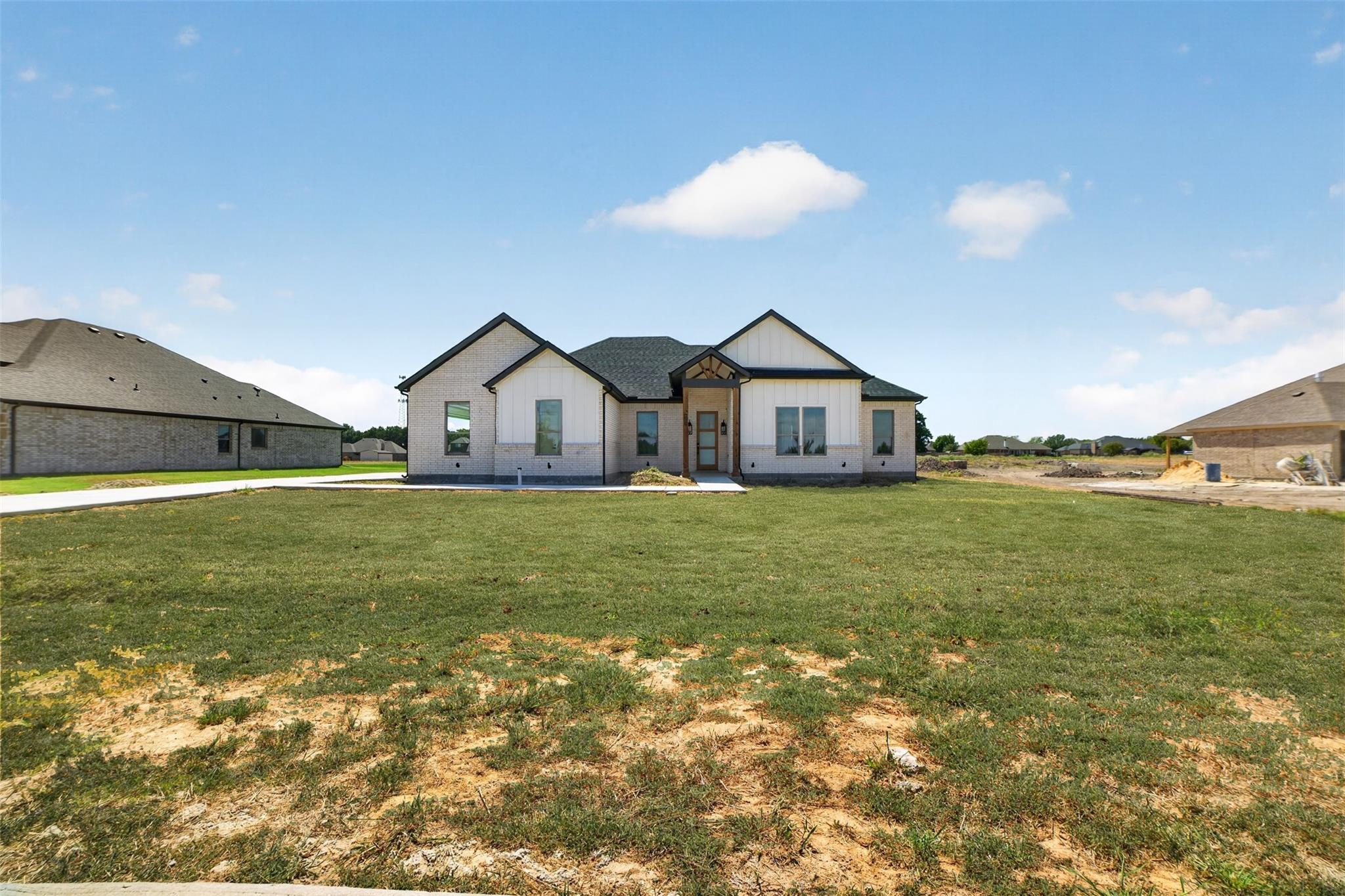 2821 Canvas Back Dr, Lone Oak, TX 75453
