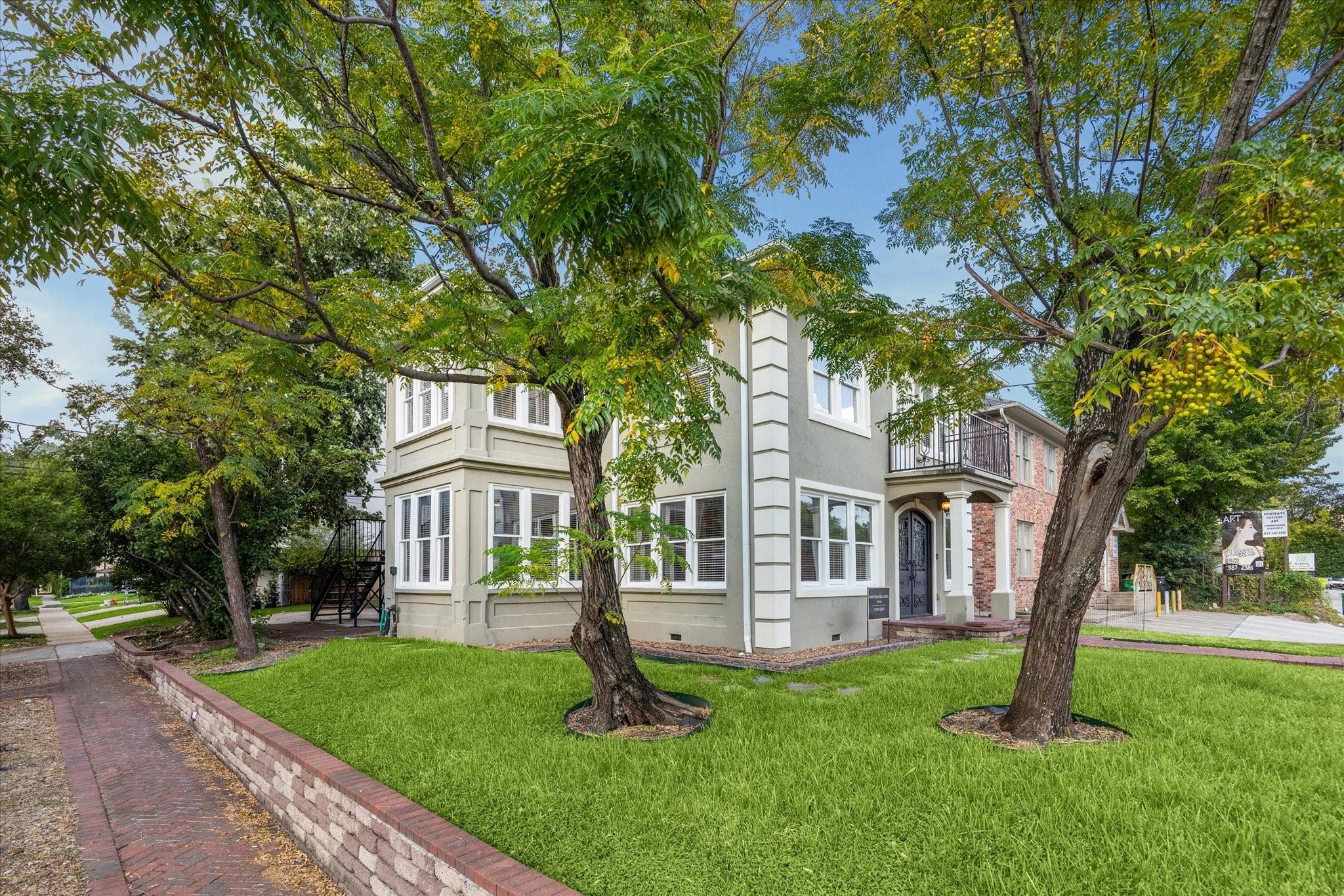 1220 Gray St, Houston, TX 77019