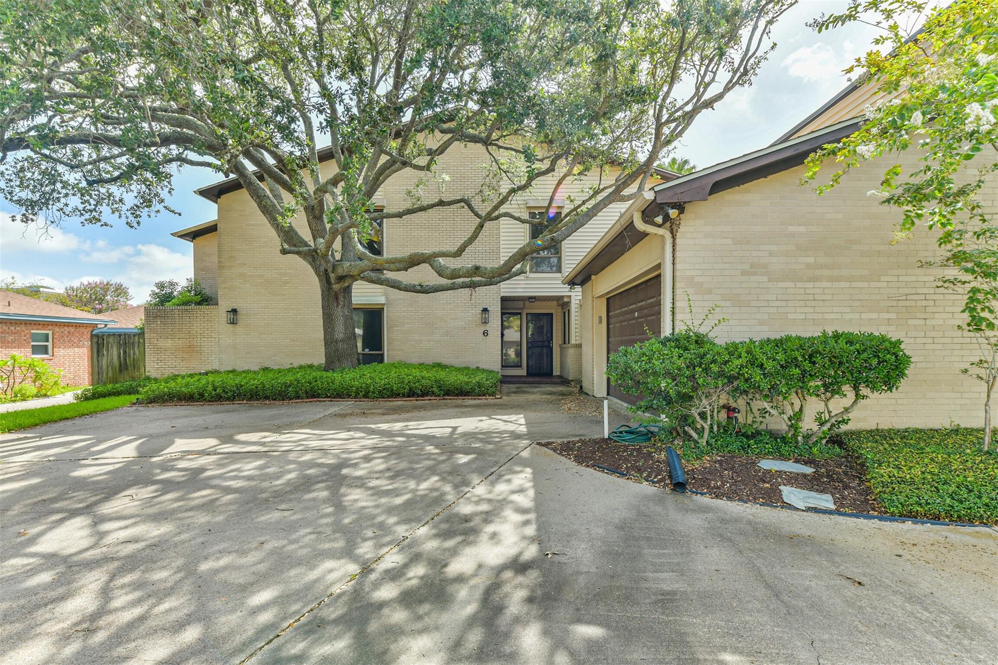 6 Park Ln, Galveston, TX 77551 photo