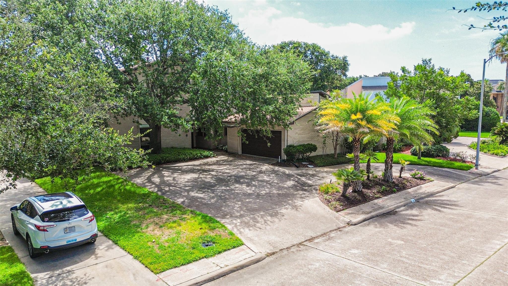 6 Park Ln, Galveston, TX 77551