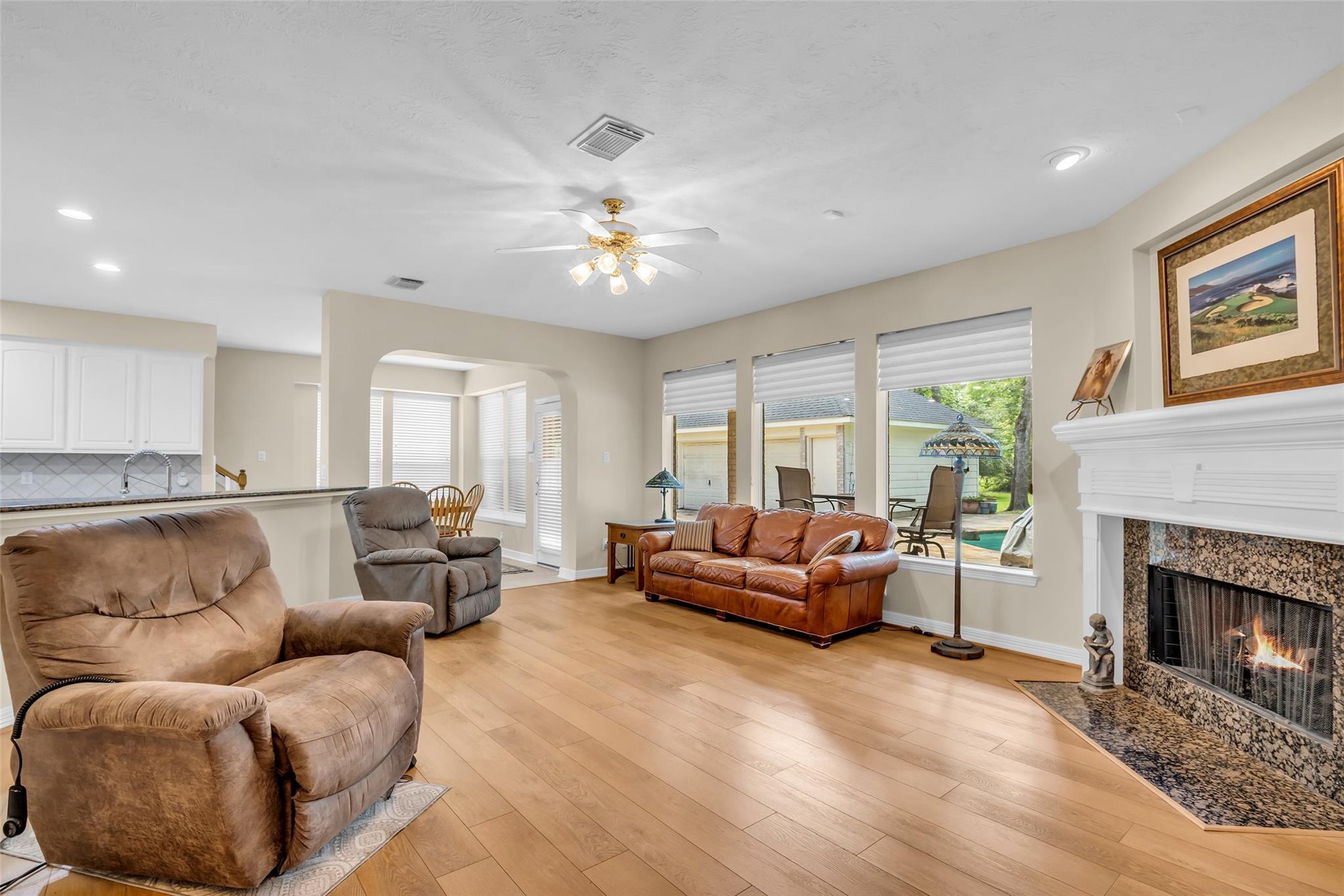 10419 Clubhouse Cir, Magnolia, TX 77354 photo