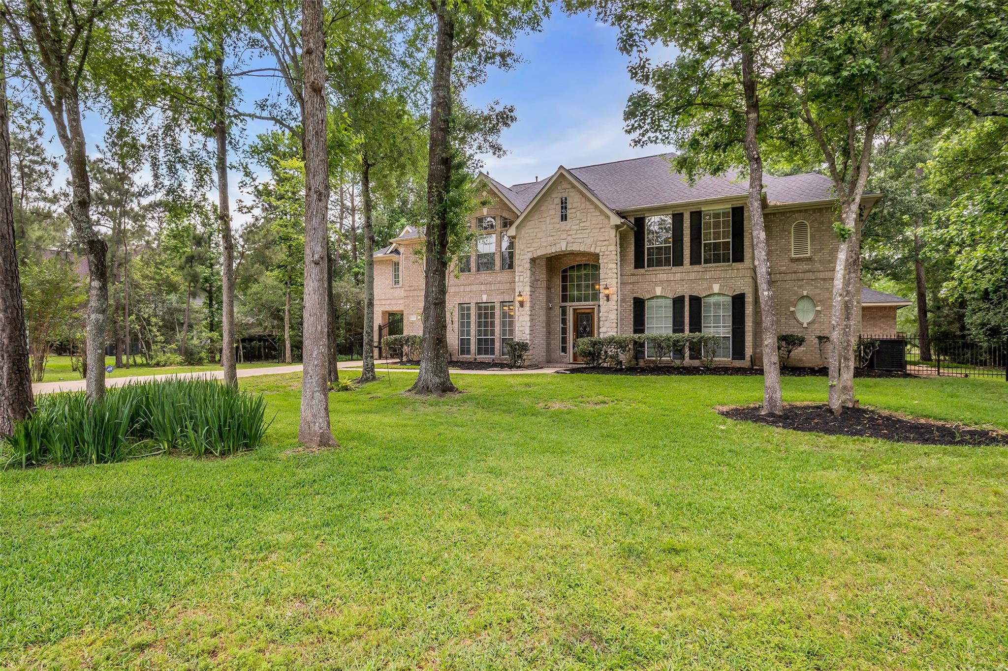10419 Clubhouse Cir, Magnolia, TX 77354 photo