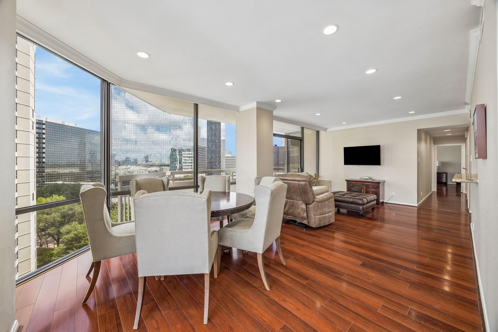 15 Greenway Plz #10 E, Houston, TX 77046 photo
