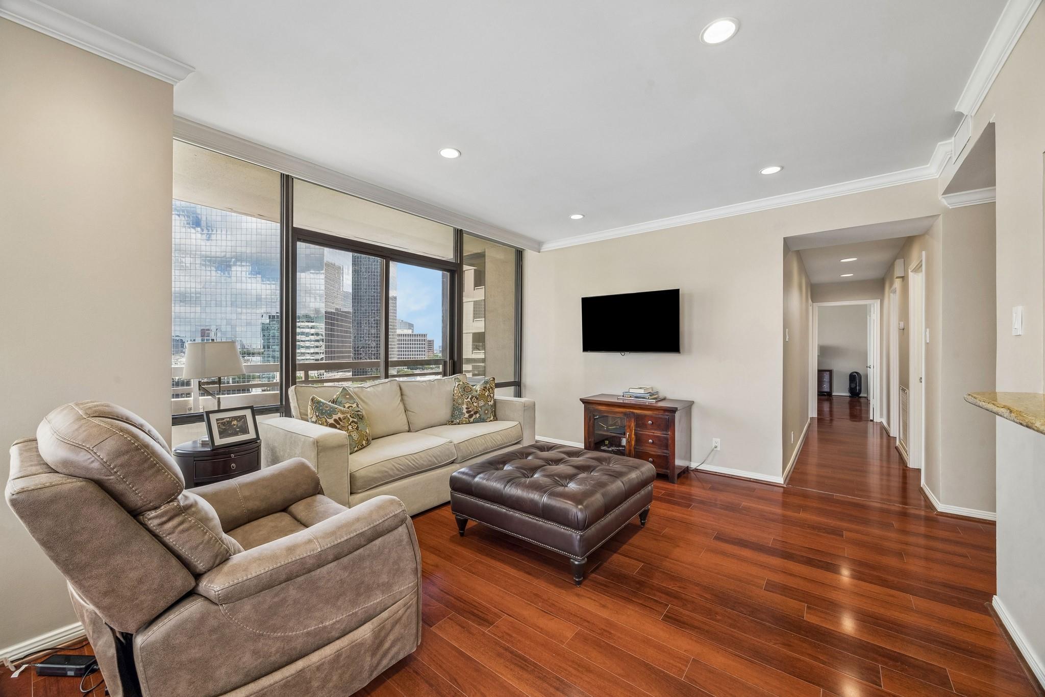 15 Greenway Plz #10 E, Houston, TX 77046 photo