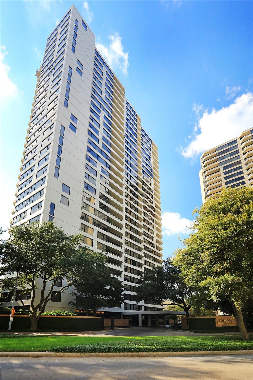 15 Greenway Plz #10 E, Houston, TX 77046 photo