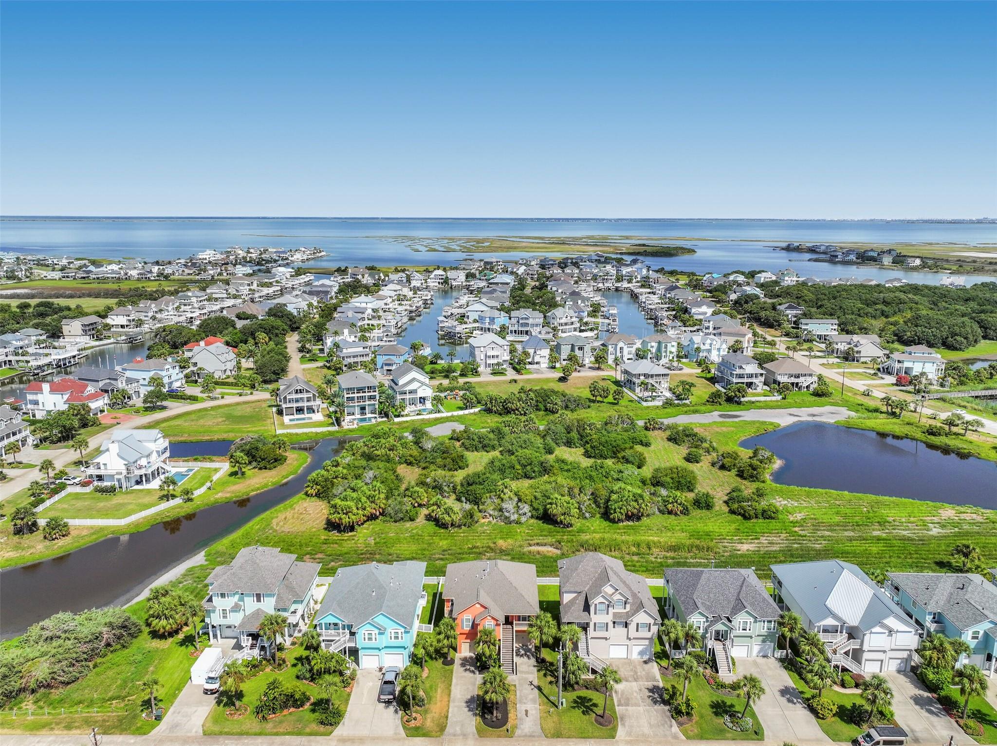 13610 Windlass Cir, Galveston, TX 77554 photo