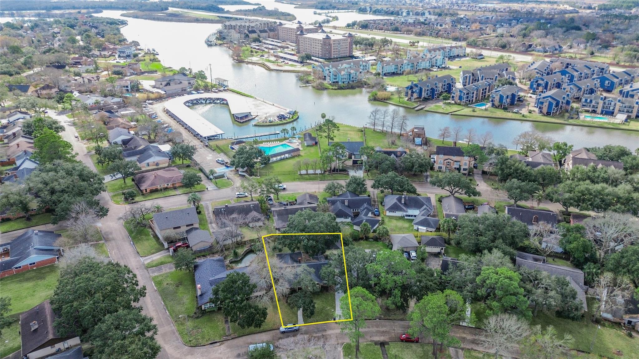 18230 Caprice Ln, Houston, TX 77058 photo