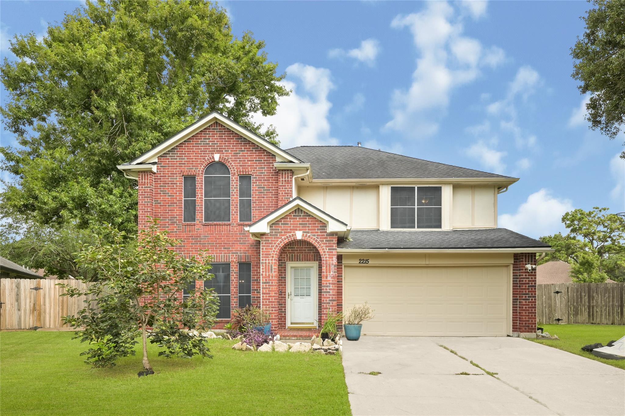 2215 Dublin Dr, League City, TX 77573