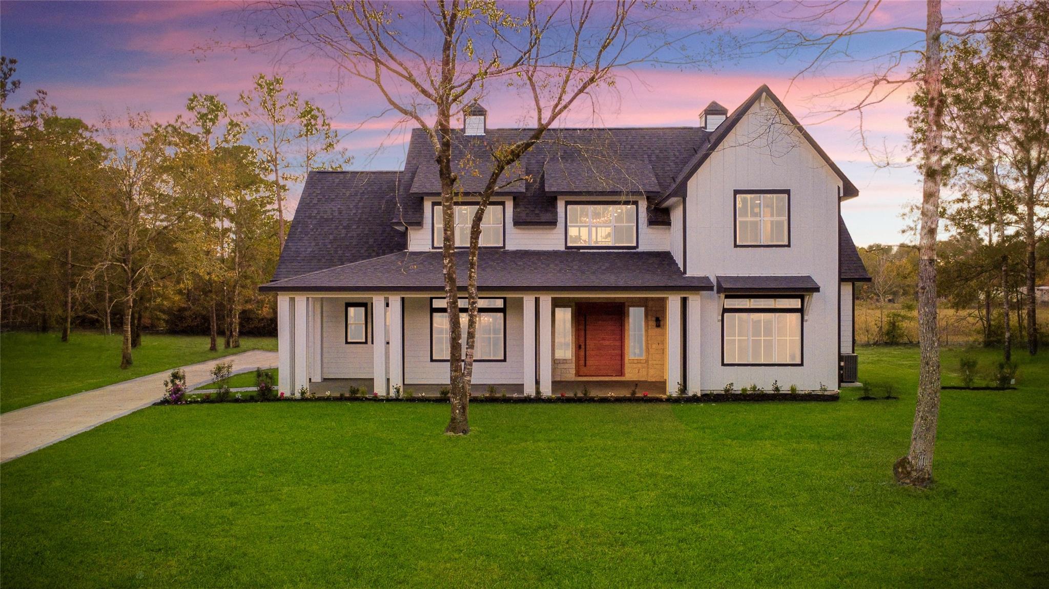 8732 Nathan Dr, Waller, TX 77484
