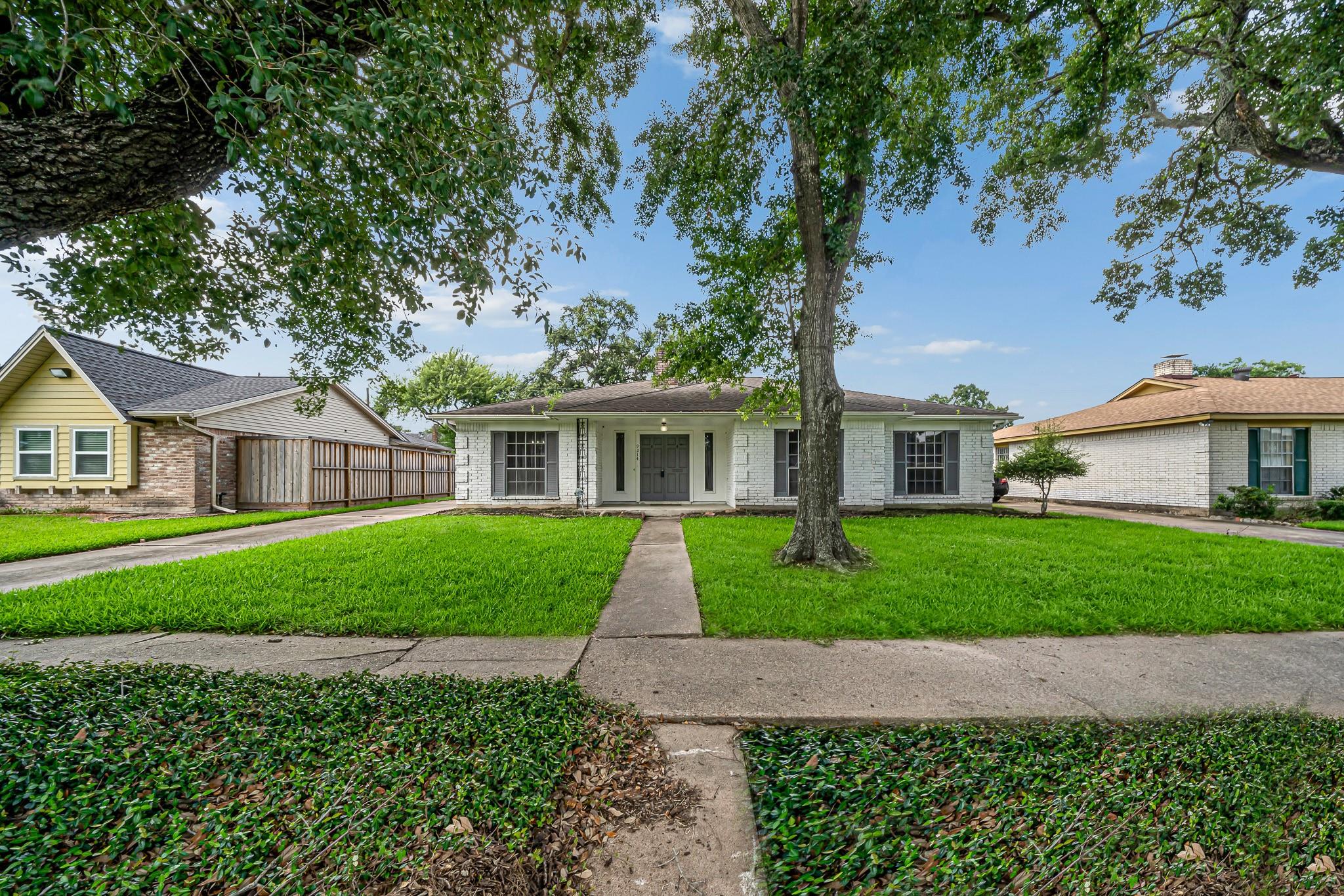 9214 Sharpcrest St, Houston, TX 77036