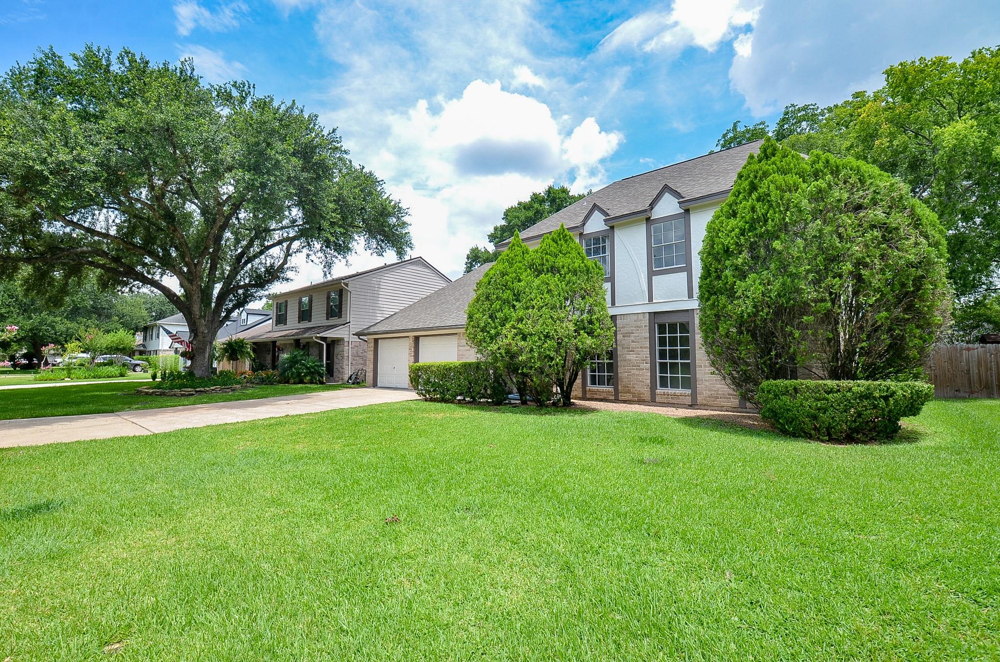 14026 Overbrook Ln, Houston, TX 77077 photo