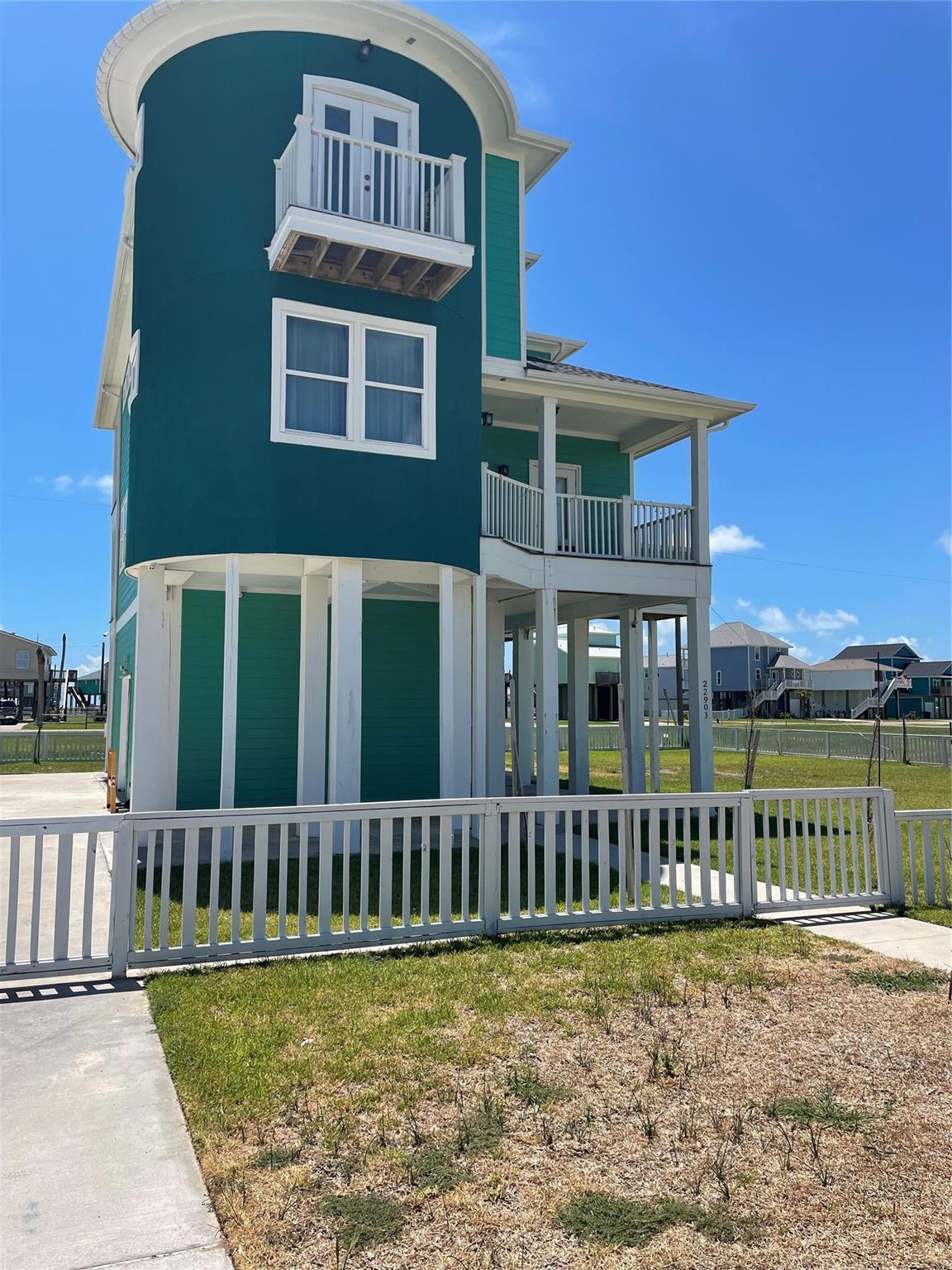 22903 Miramar Dr, Galveston, TX 77554 photo