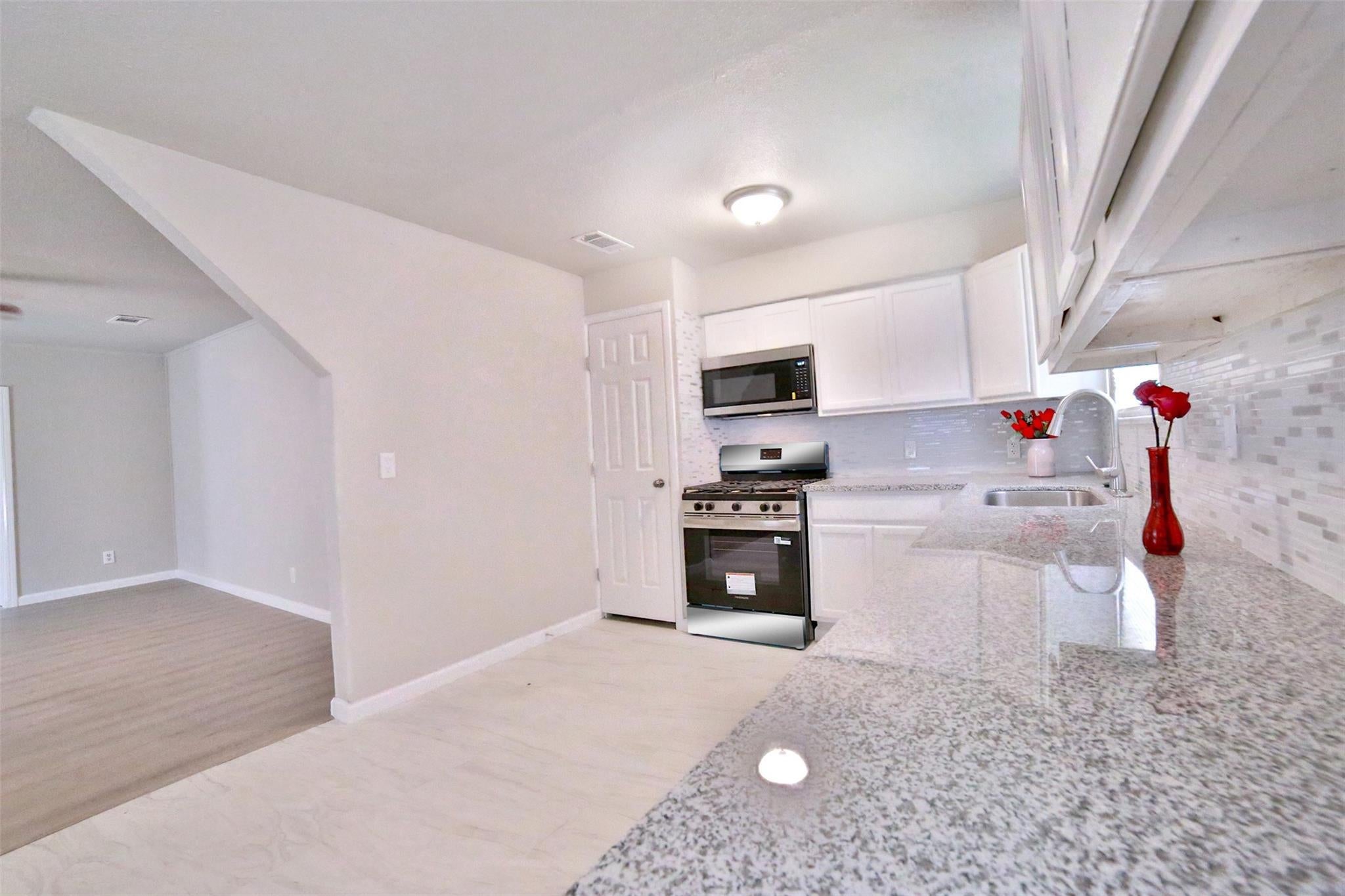 9409 Kentshire Dr, Houston, TX 77078 photo