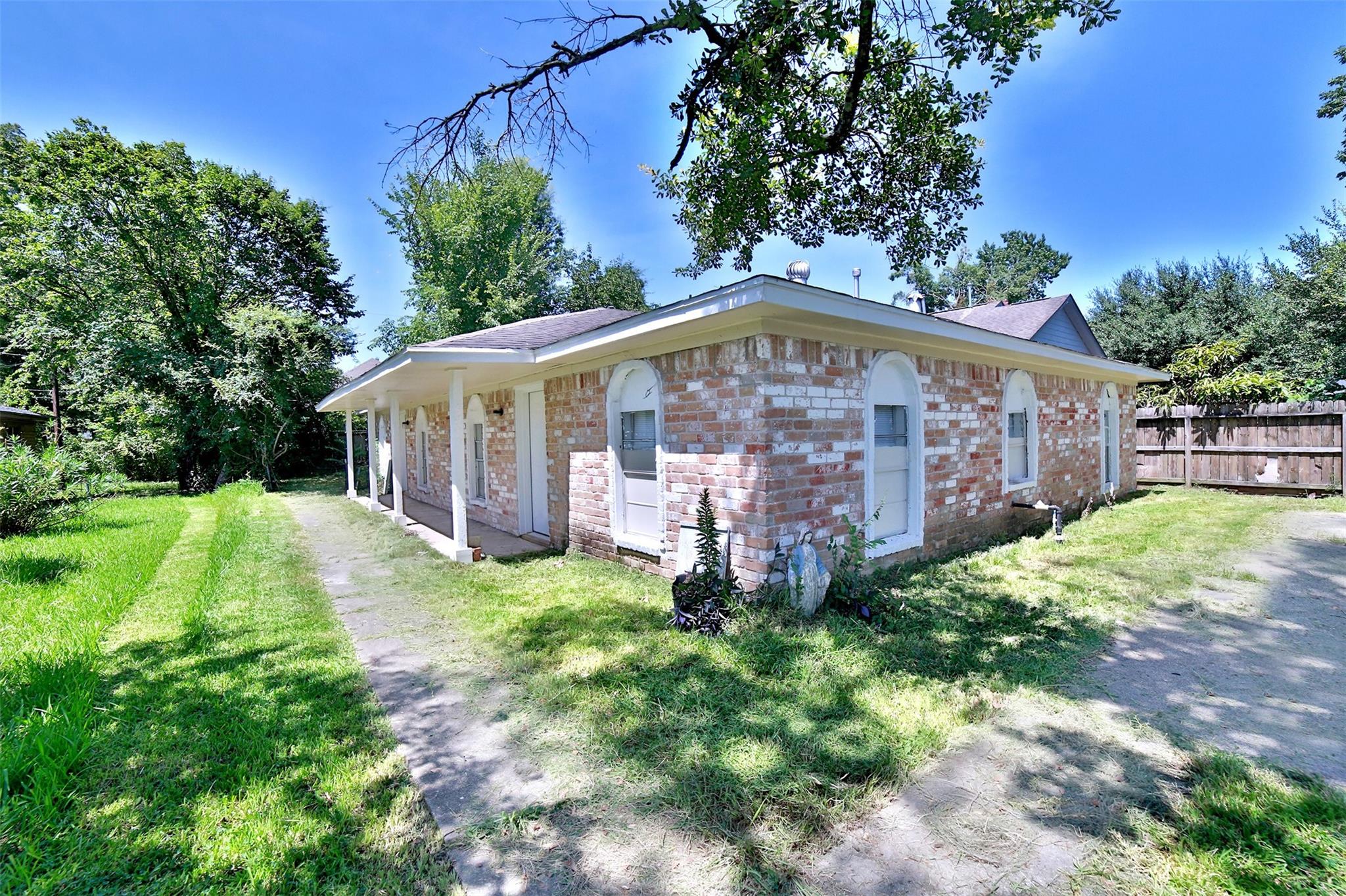 9409 Kentshire Dr, Houston, TX 77078 photo