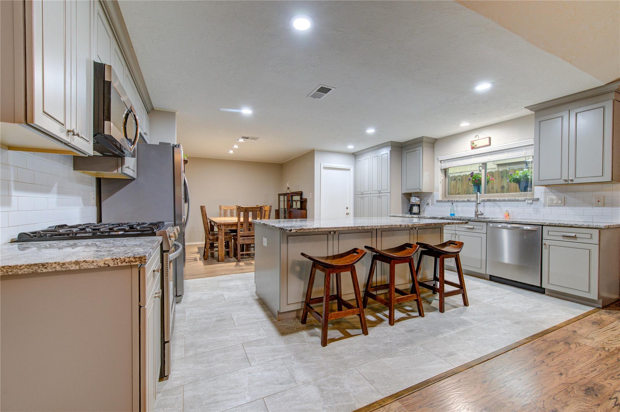17559 S Compass Rose Circle Cir, Crosby, TX 77532 photo