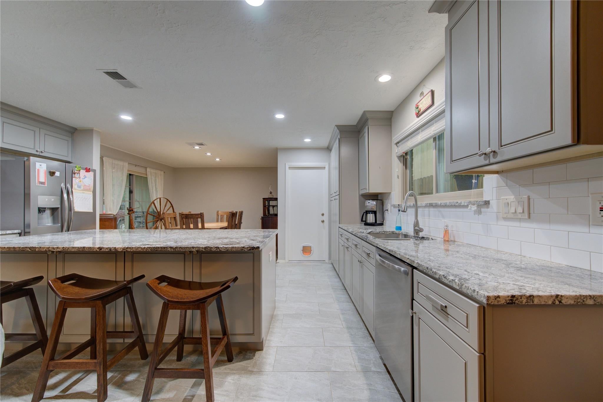 17559 S Compass Rose Circle Cir, Crosby, TX 77532 photo