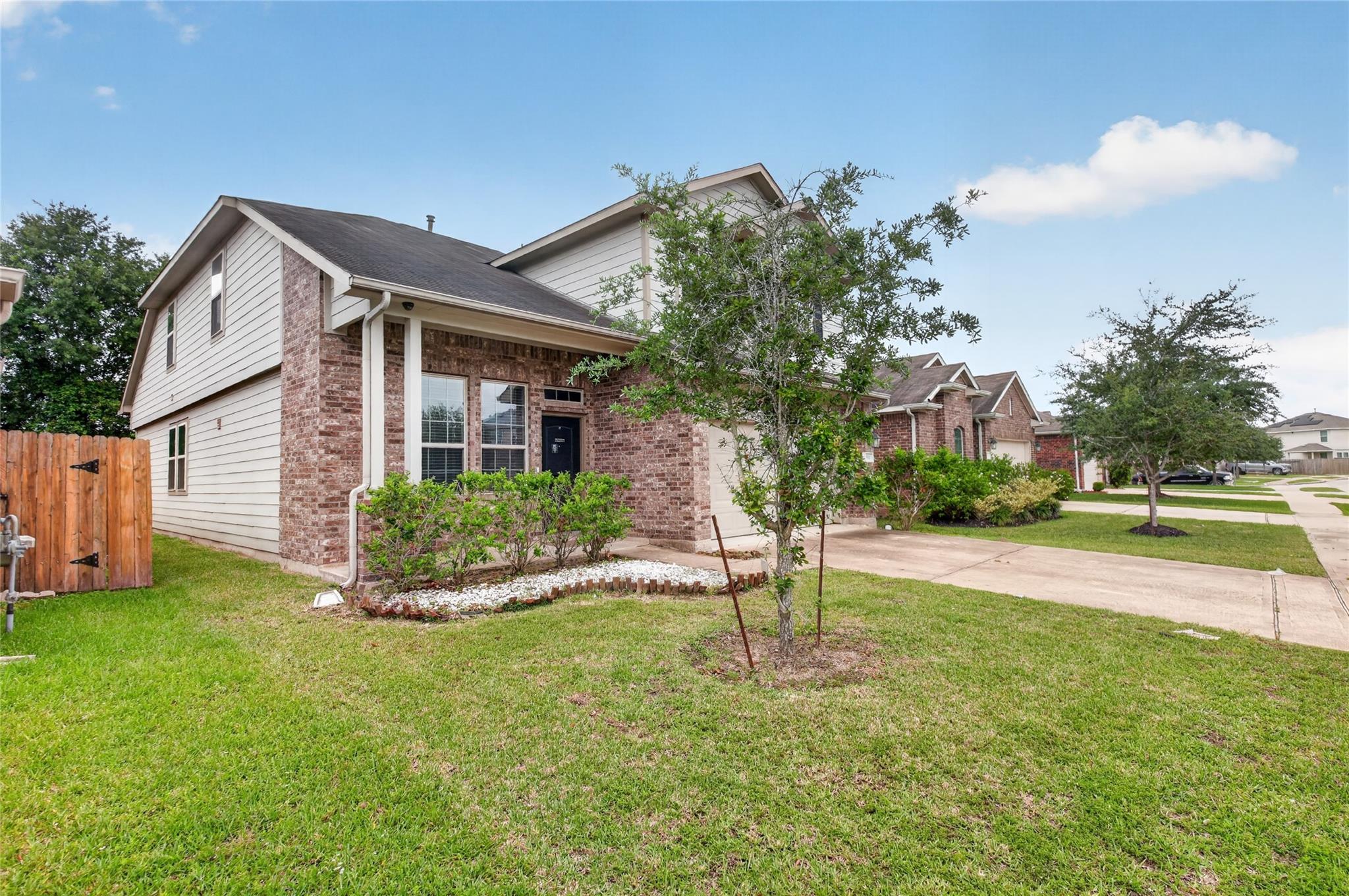 2518 Cold River Dr, Humble, TX 77396 photo