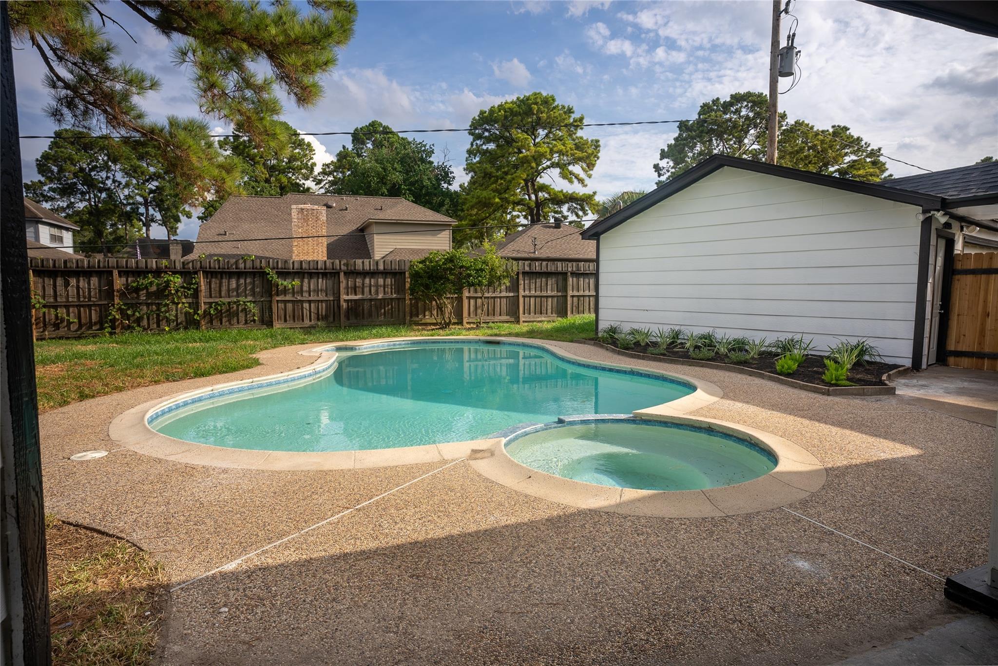5119 Green Spring Dr, Houston, TX 77066