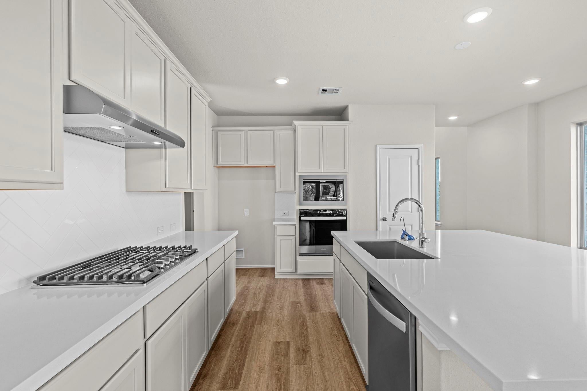 102 Mercury Sky Rd, Richmond, TX 77406 photo