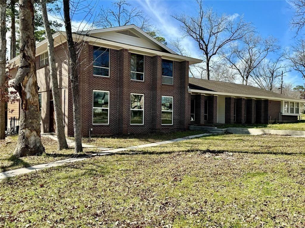 200 Broken Bough Ln, Conroe, TX 77304