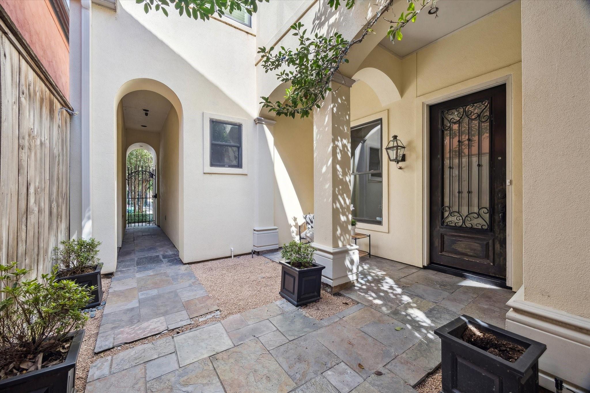 2145 Fairview Ave, Houston, TX 77019 photo