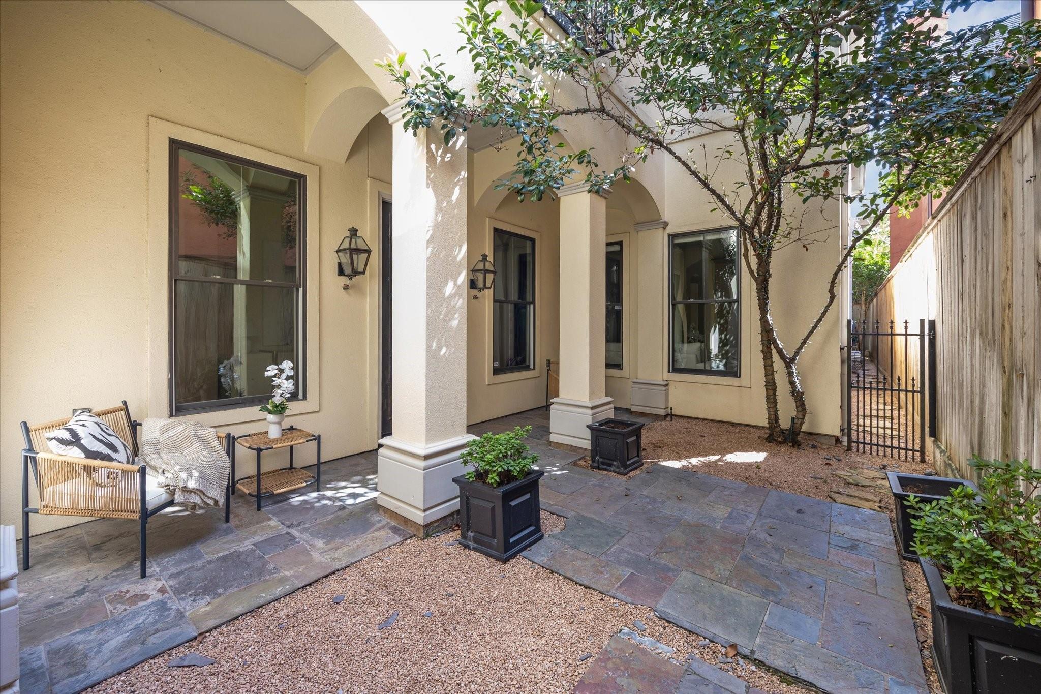 2145 Fairview Ave, Houston, TX 77019 photo