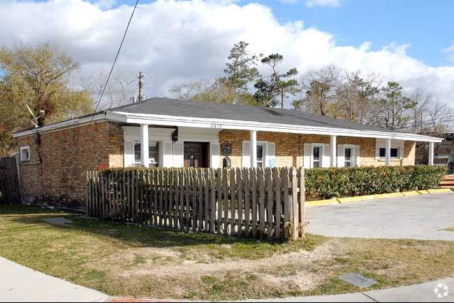 8416 Mesa Dr, Houston, TX 77028