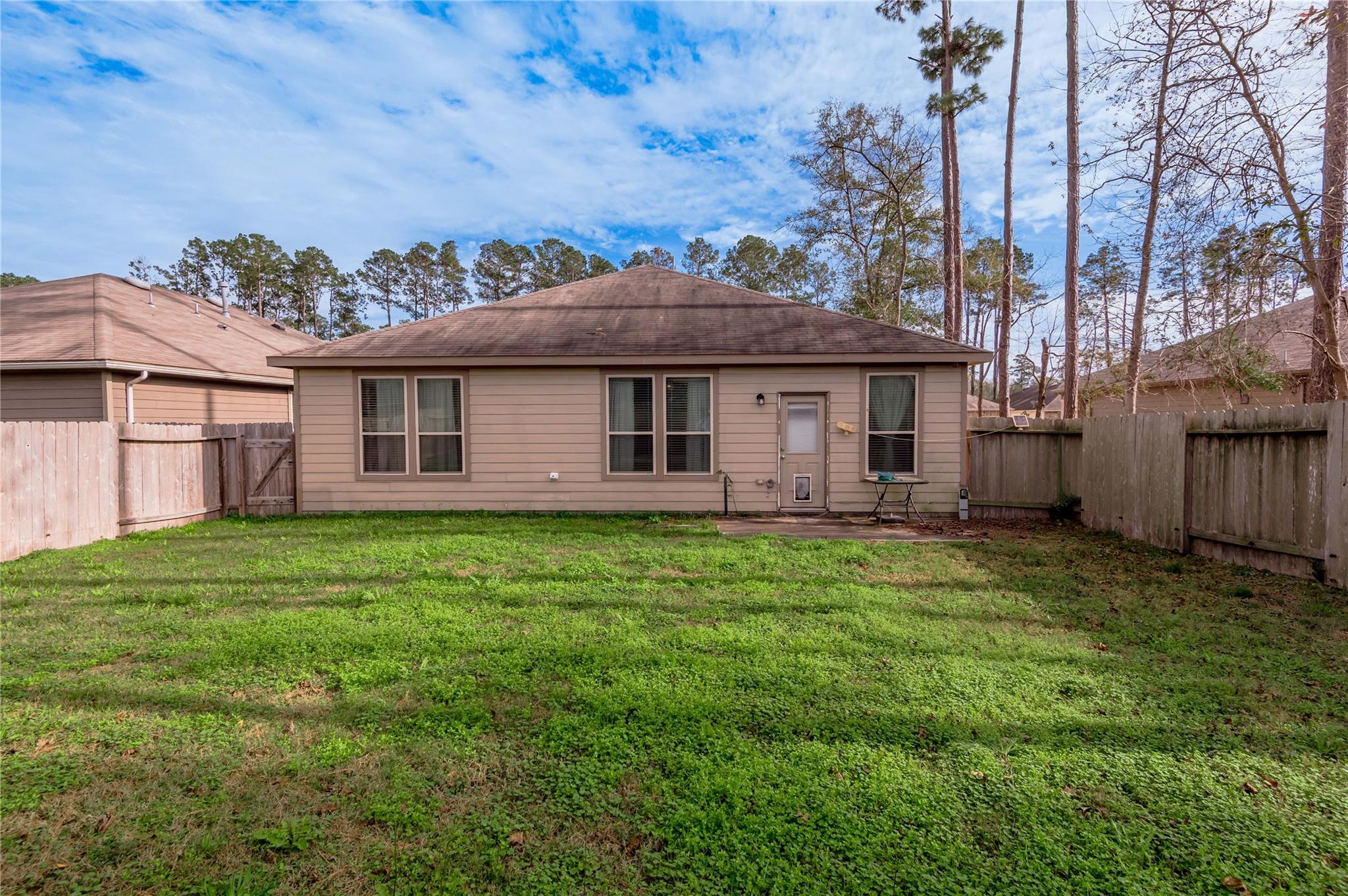 2068 Lost Timbers Dr, Conroe, TX 77304 photo