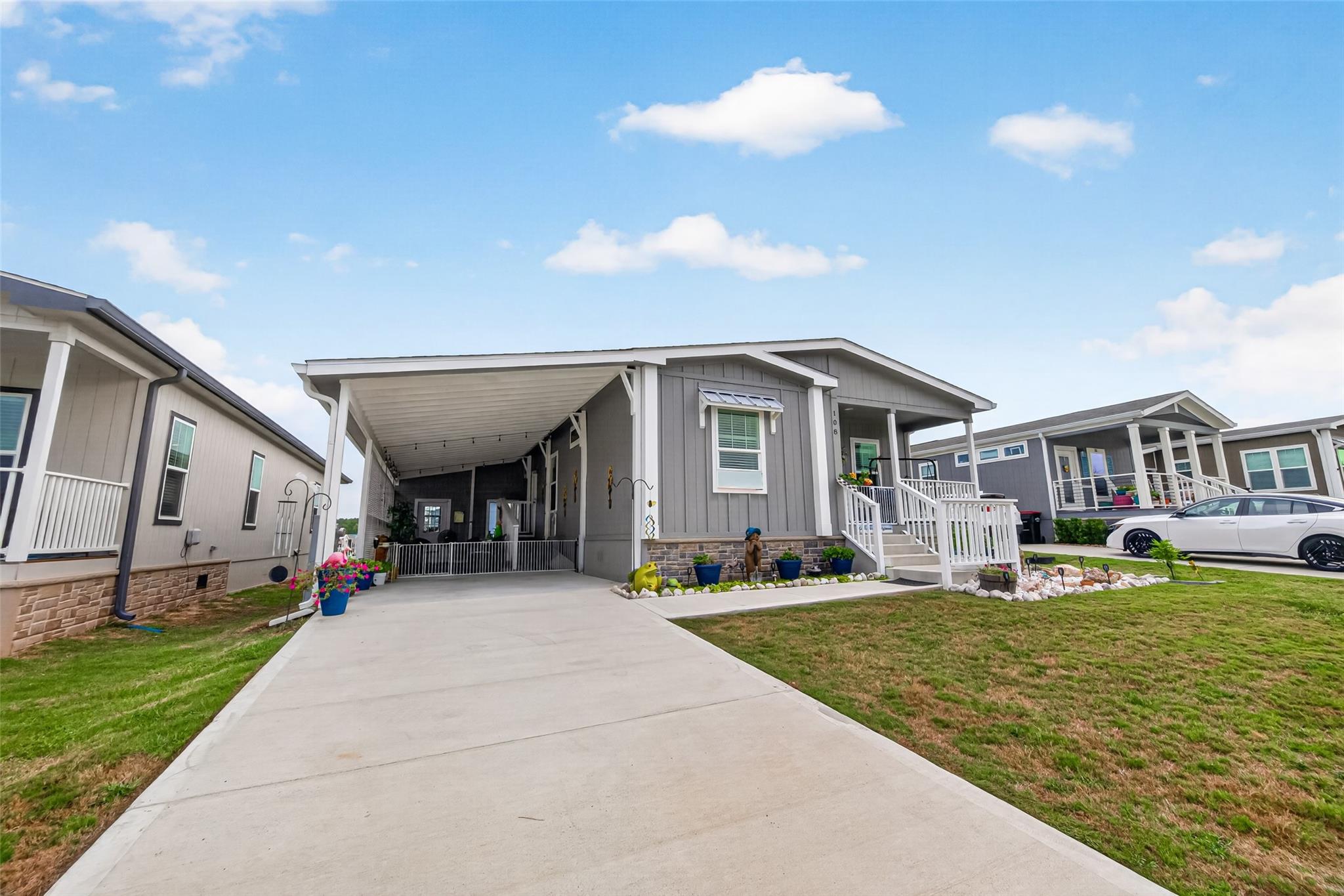 108 Trail Ride Way, Willis, TX 77318 photo