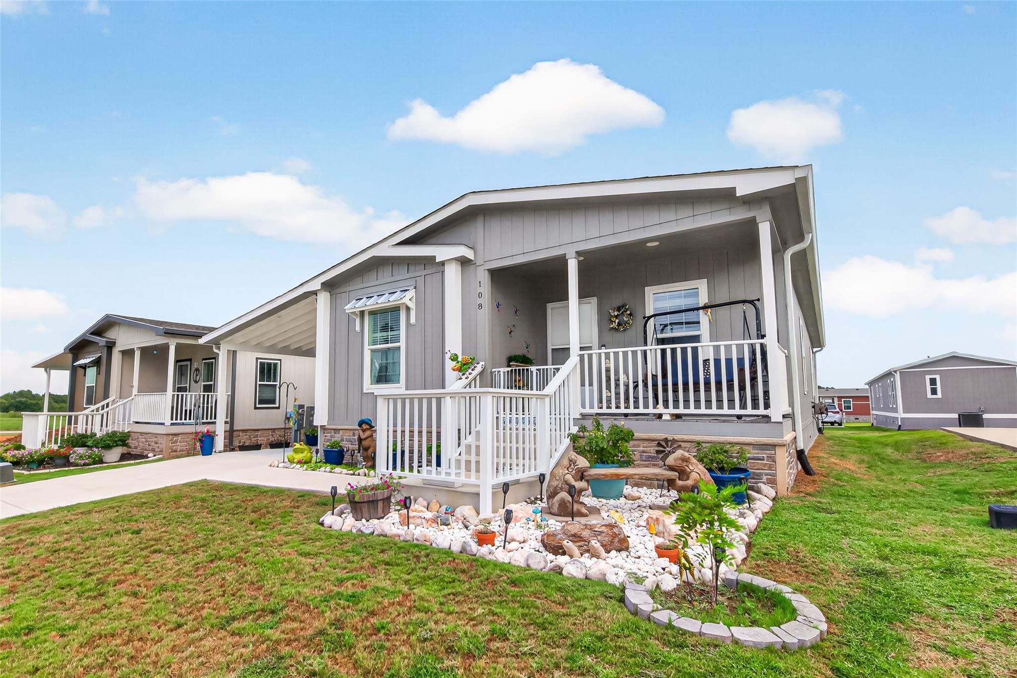 108 Trail Ride Way, Willis, TX 77318 photo
