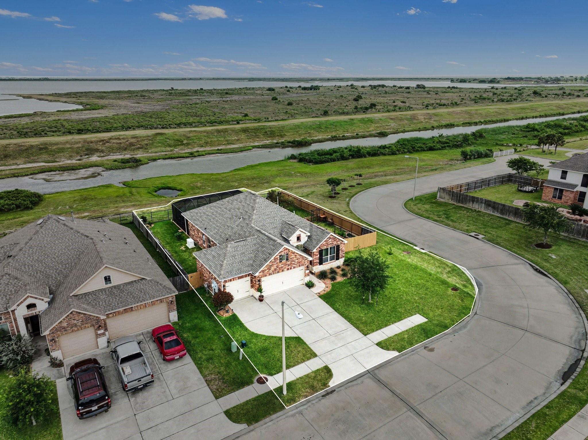 902 White Willow Dr, Texas City, TX 77590 photo