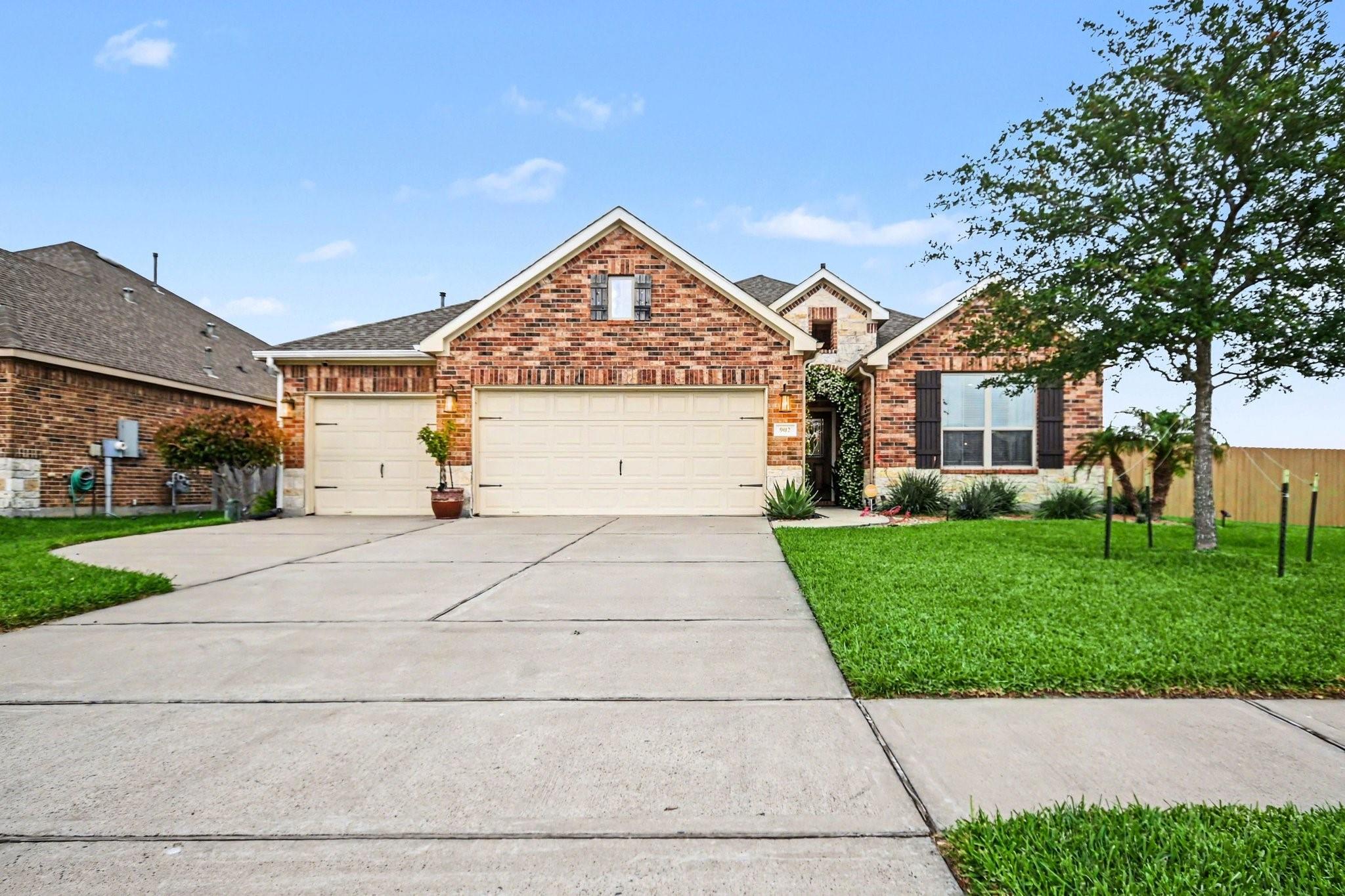 902 White Willow Dr, Texas City, TX 77590 photo