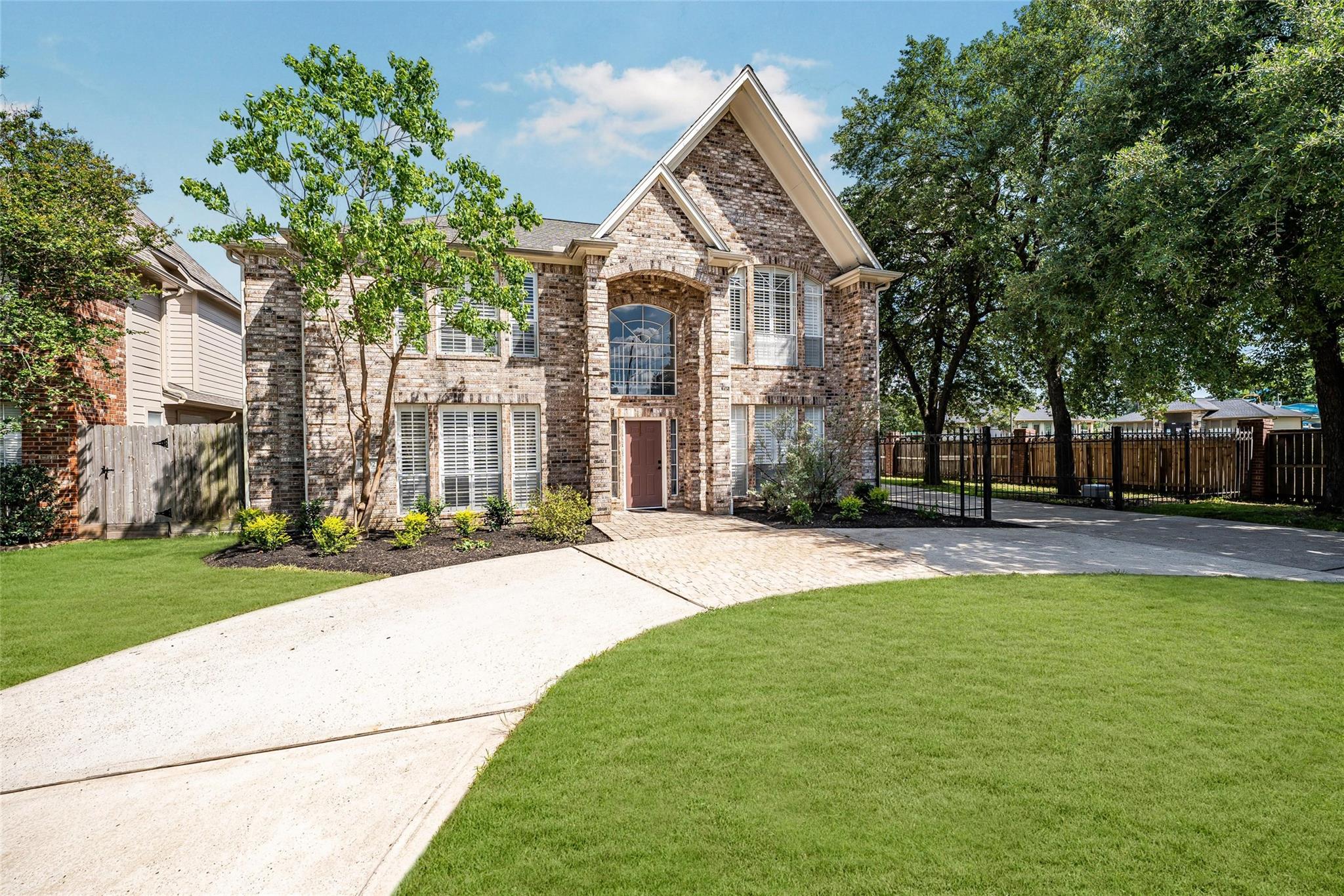 8002 Royal Crest Ct, Houston, TX 77379