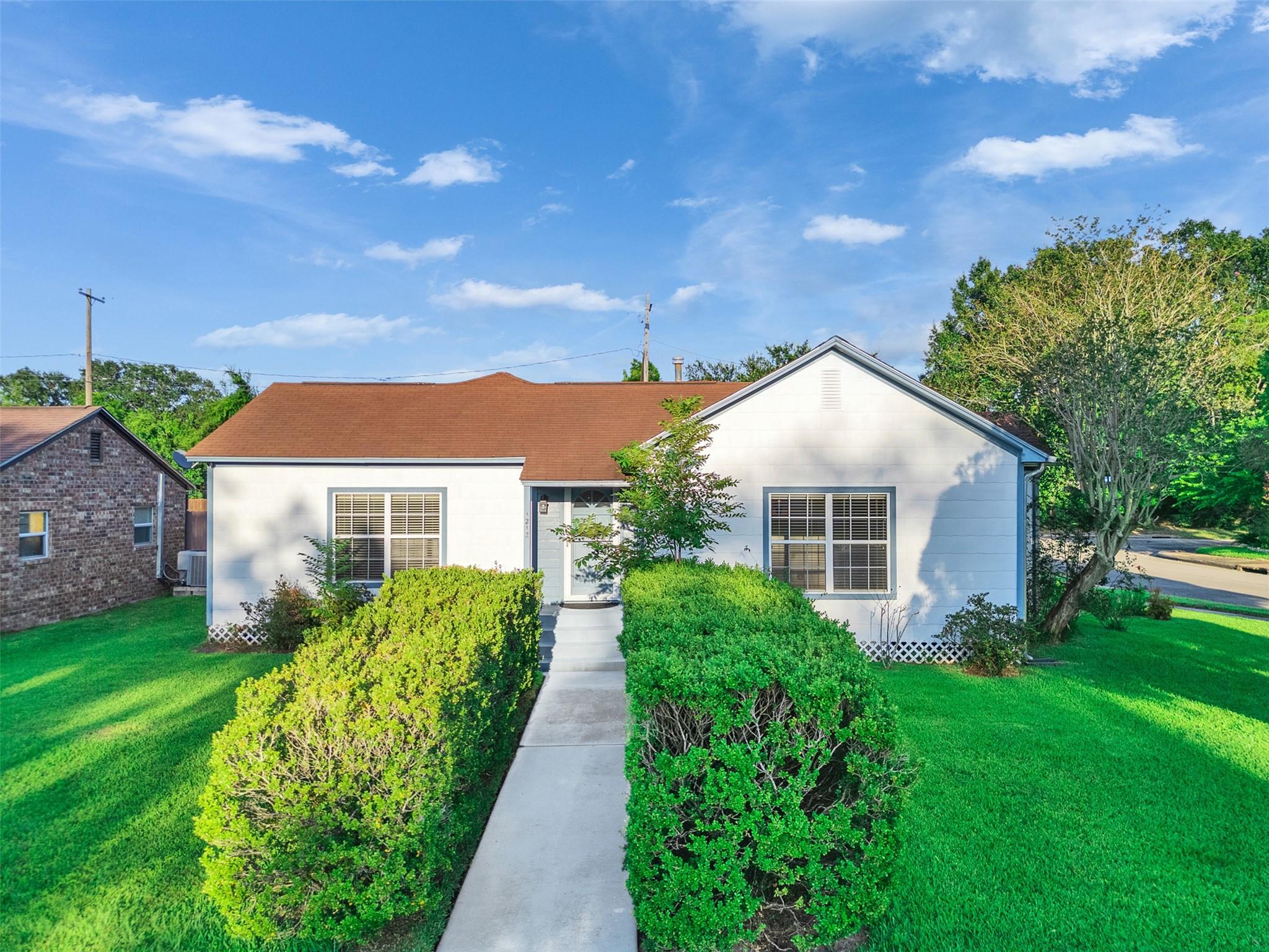 1212 Layton St, Baytown, TX 77520 photo