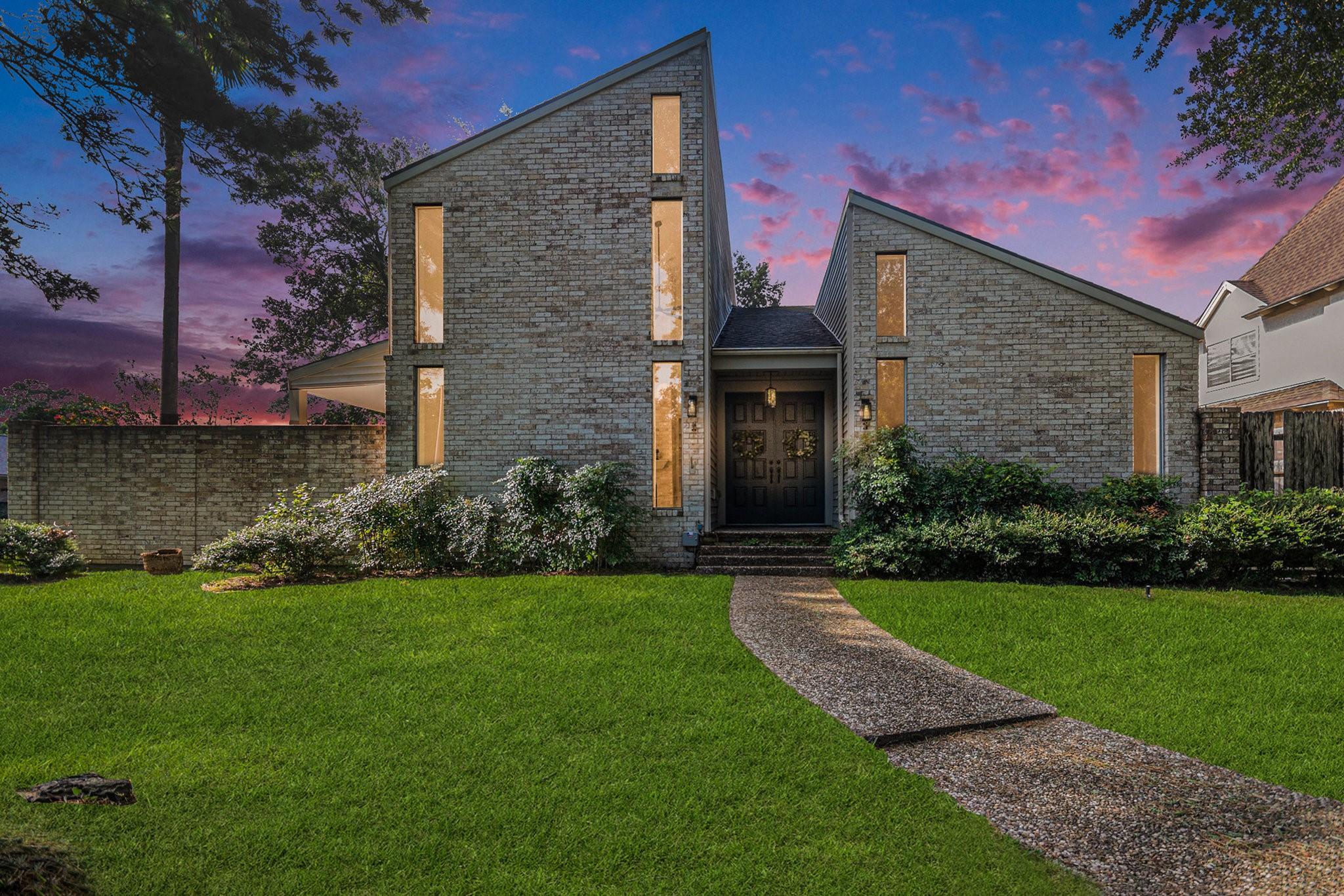 4334 Lake Grove Dr, Seabrook, TX 77586