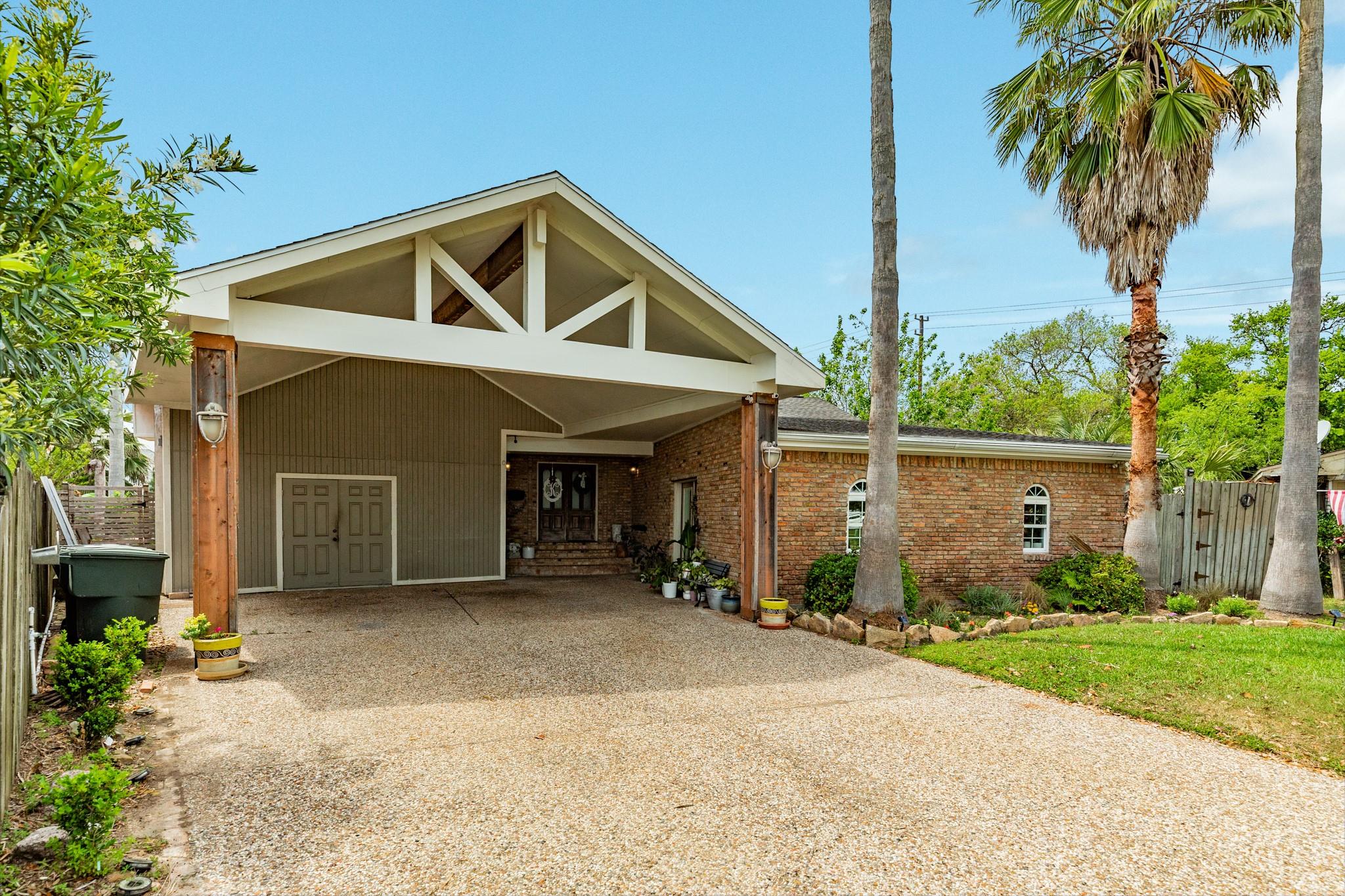 2413 Gerol Dr, Galveston, TX 77551 photo